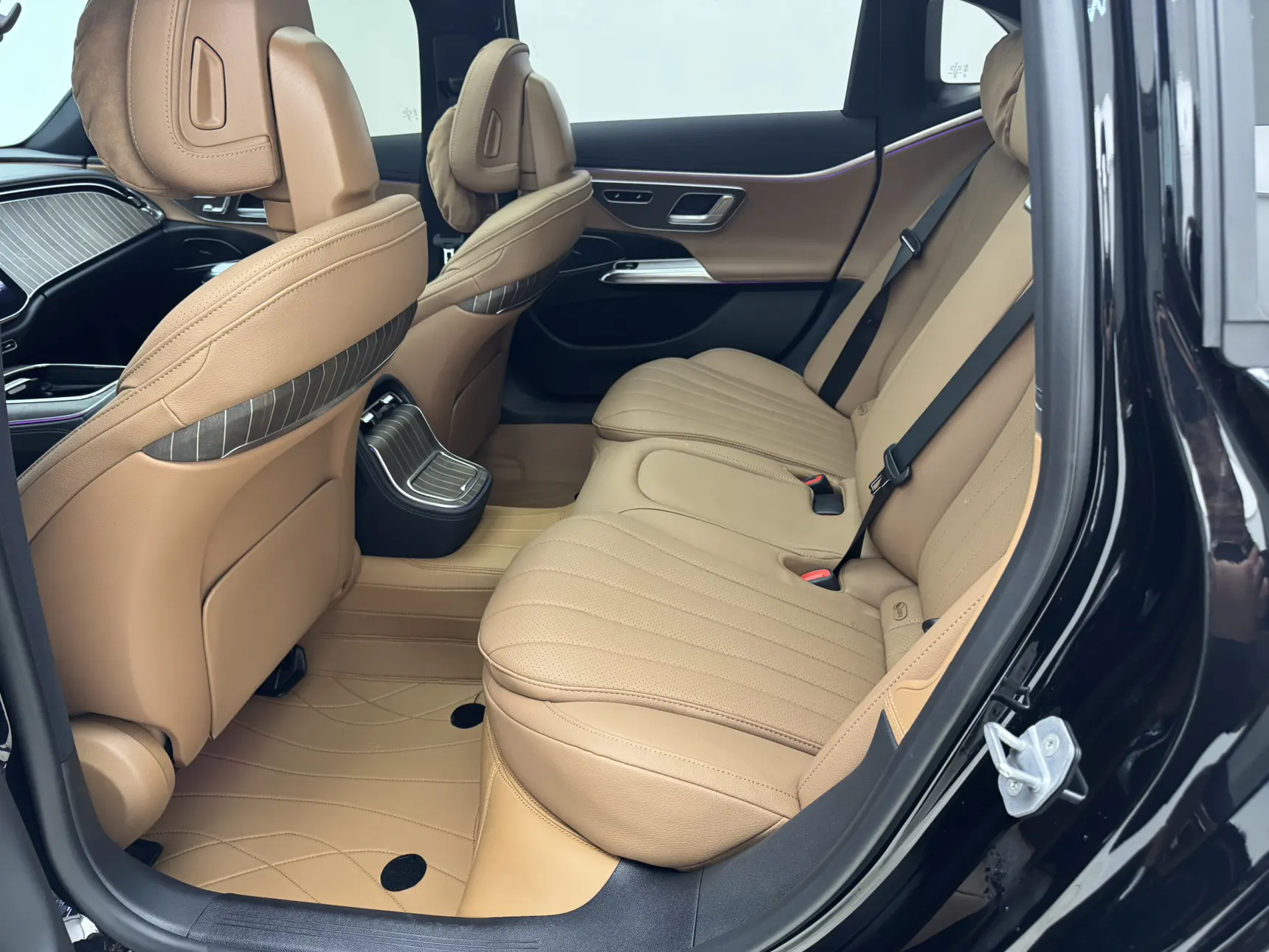 Mercedes-Benz E 300 L, 2025 15
