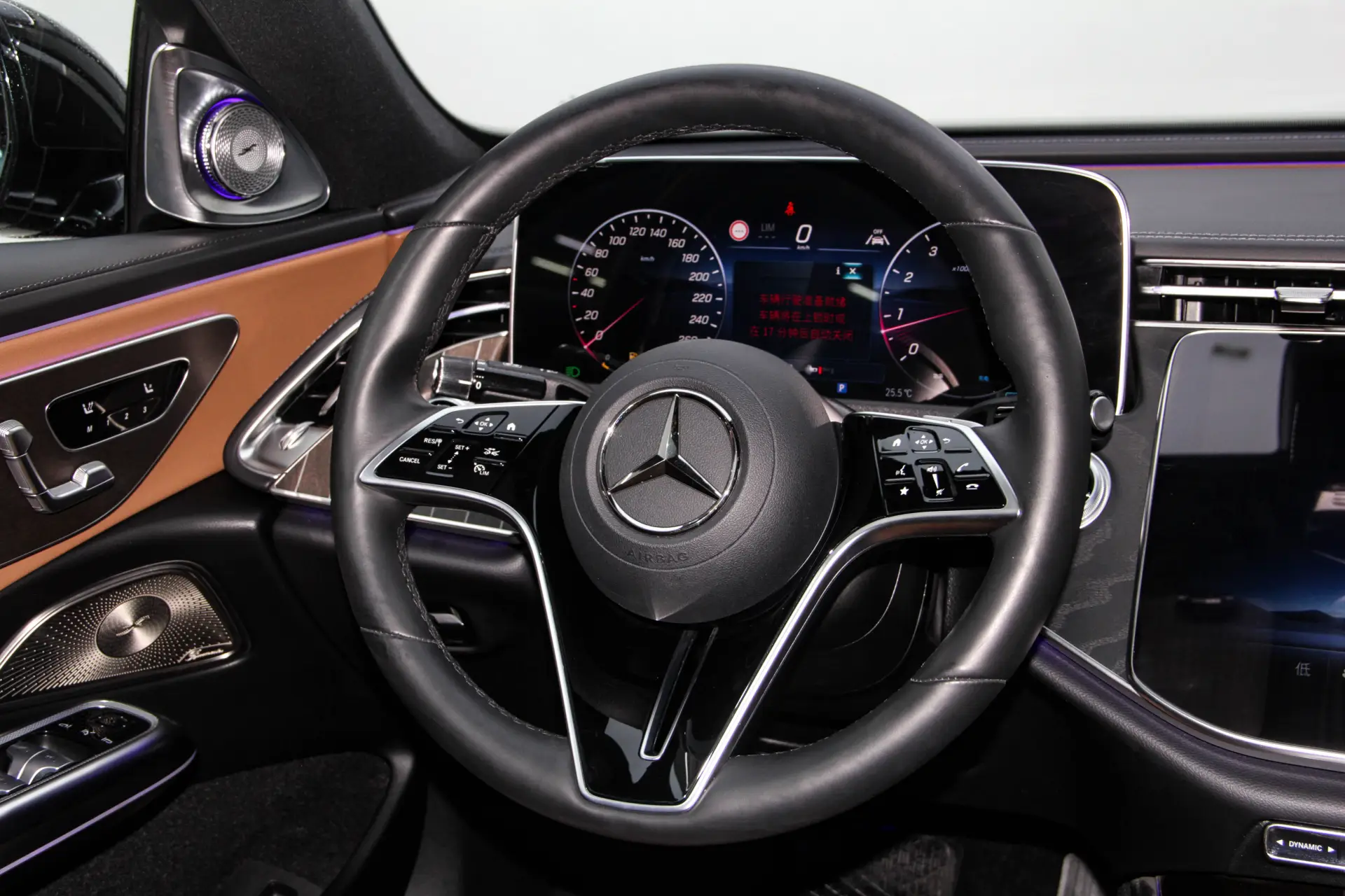Mercedes-Benz E 300 L, 2024 14