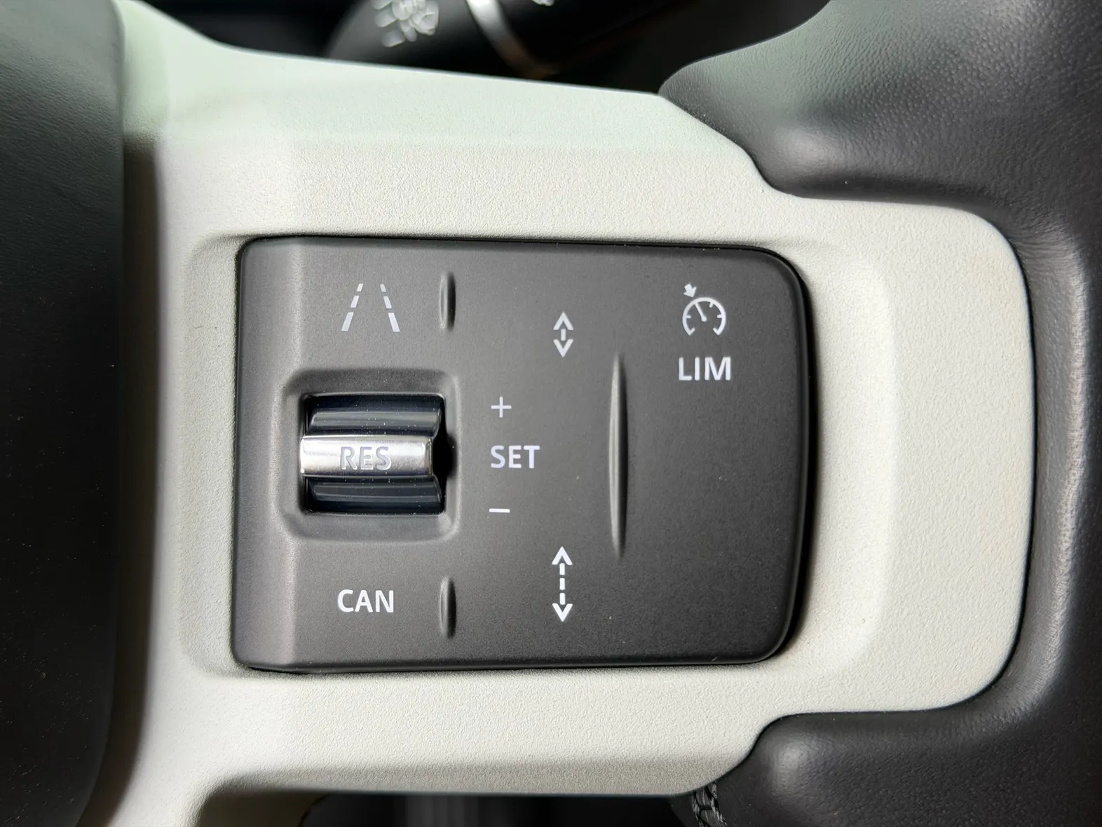 Land Rover Defender, 2023 25