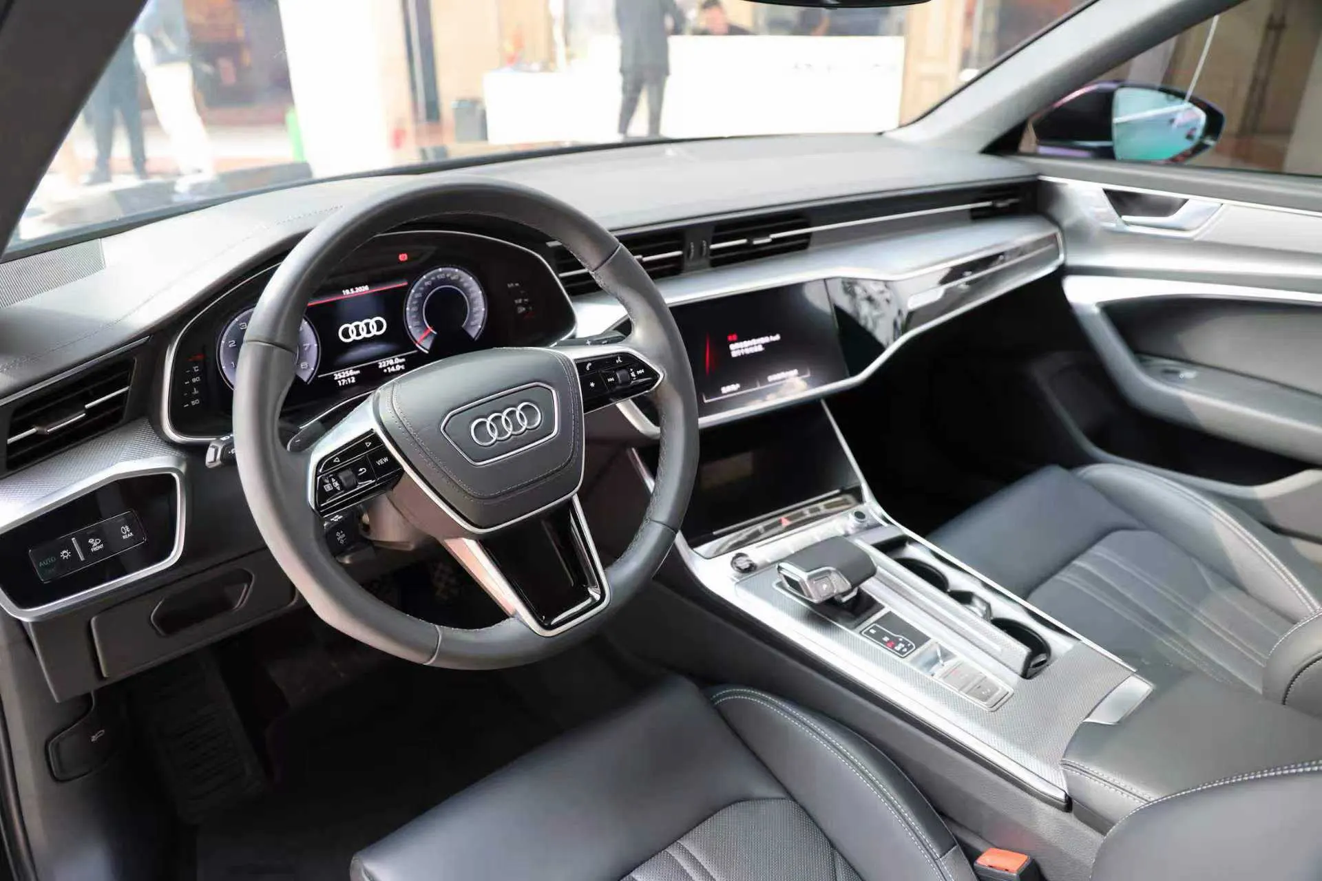 Audi A6L 40 TFSI, 2025 10