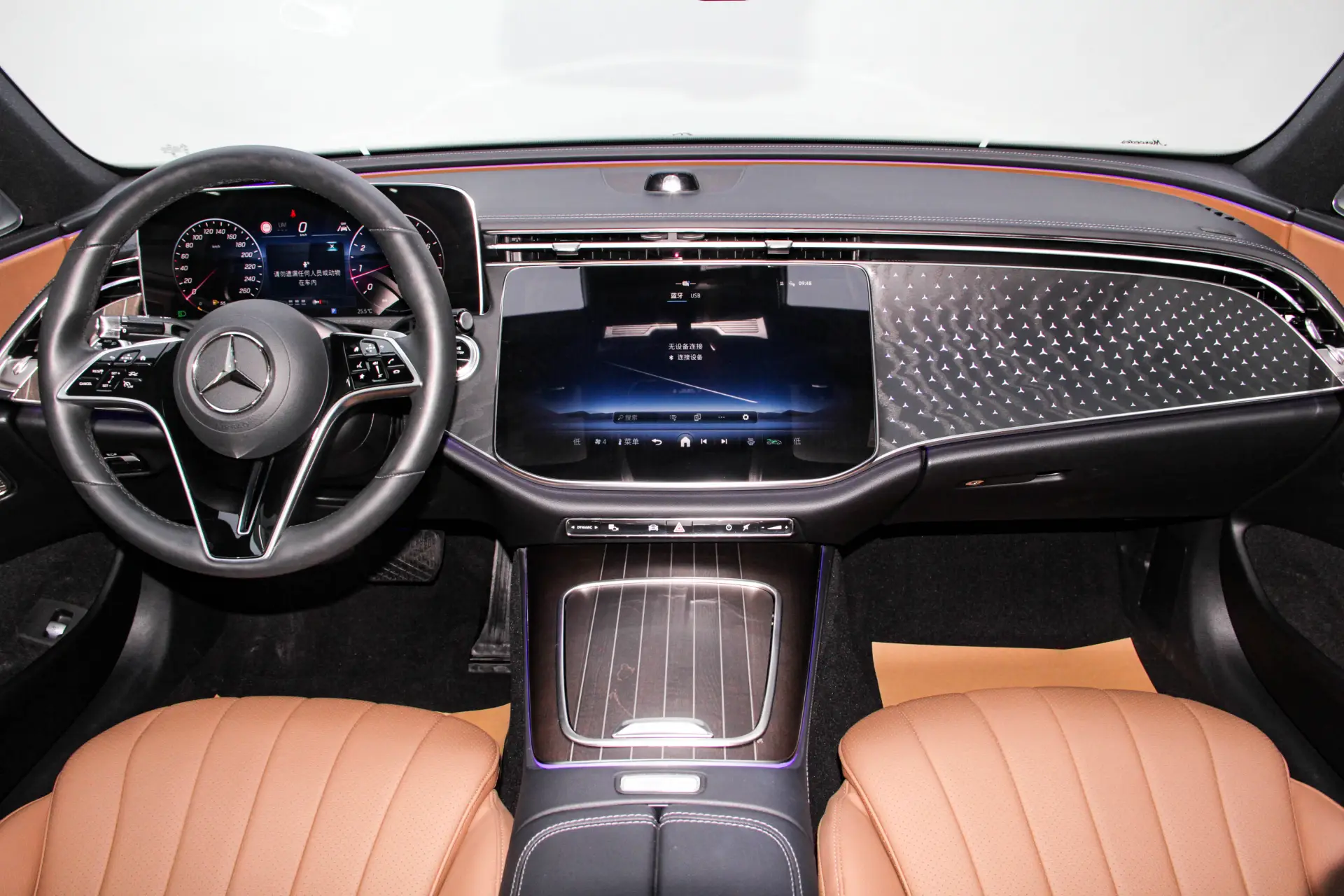 Mercedes-Benz E 300 L, 2024 13