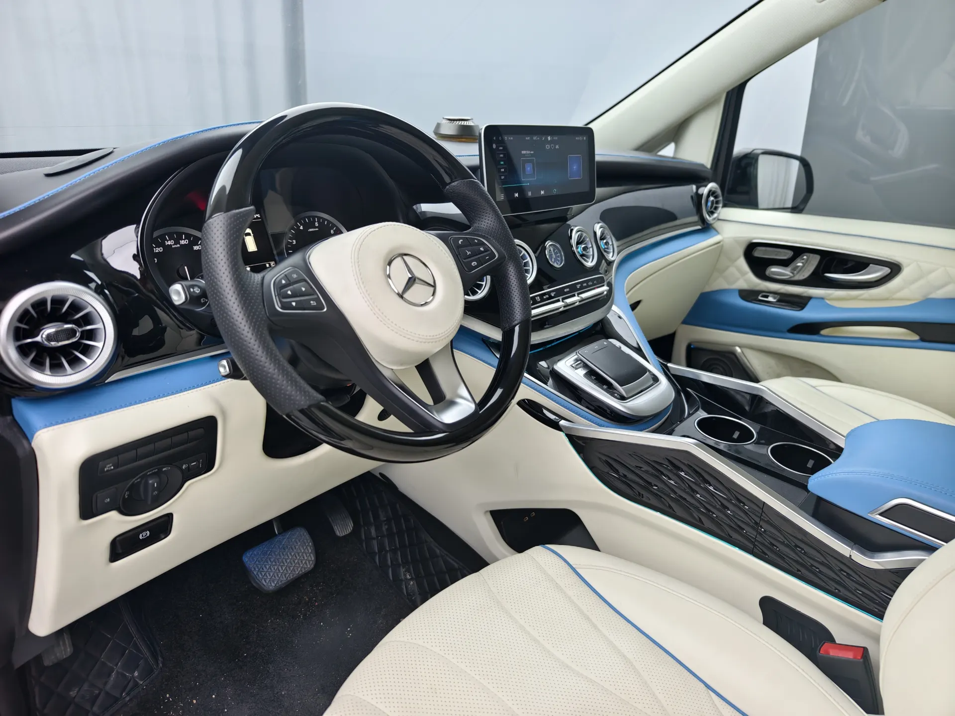 Mercedes-Benz Vito, 2023 21