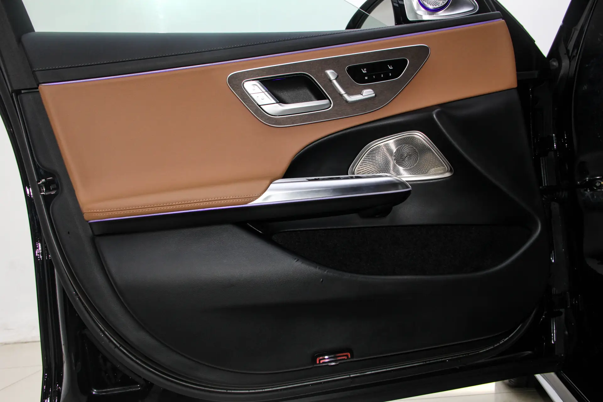Mercedes-Benz E 300 L, 2024 16