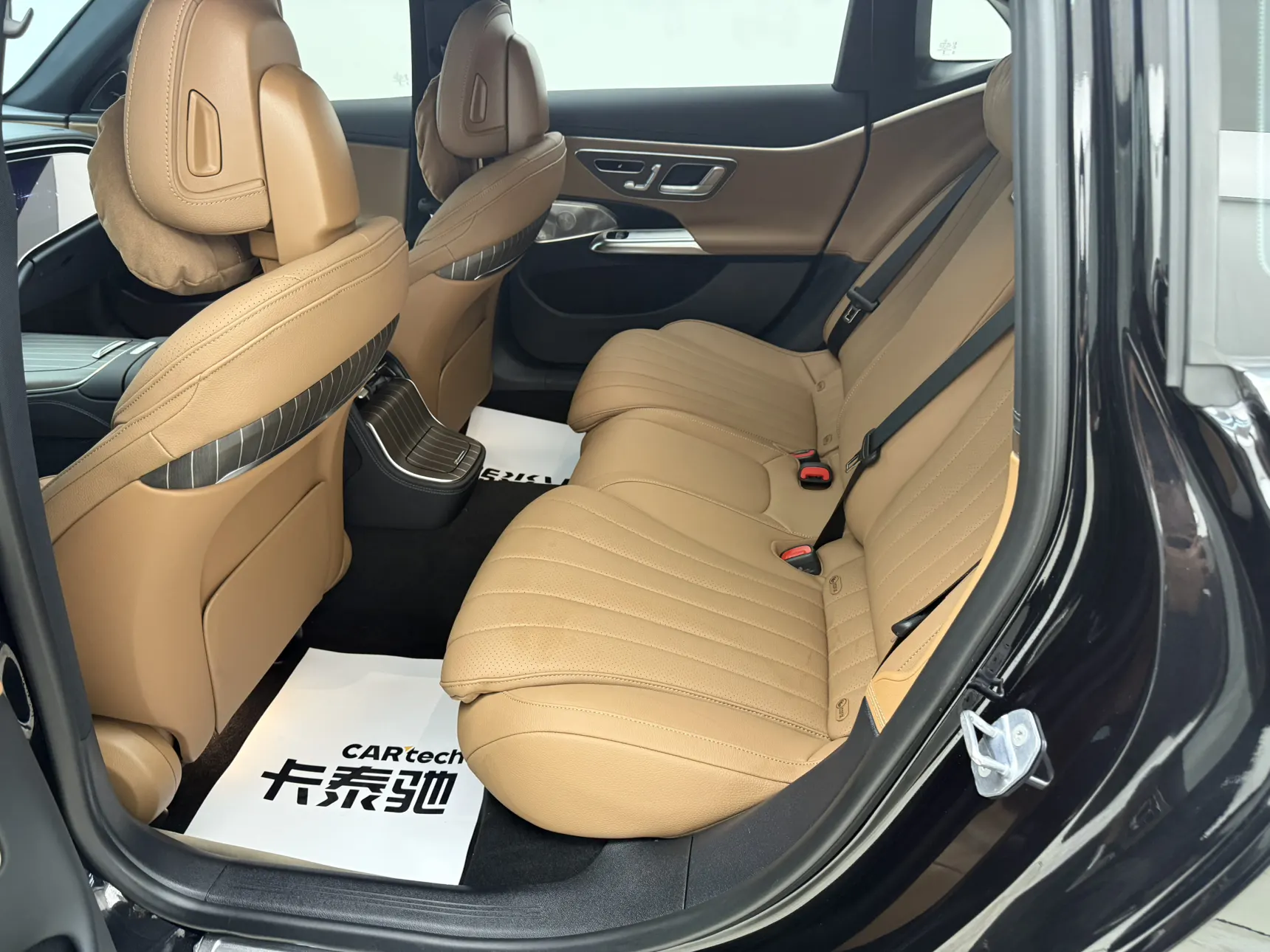 Mercedes-Benz E 300 L, 2024 16