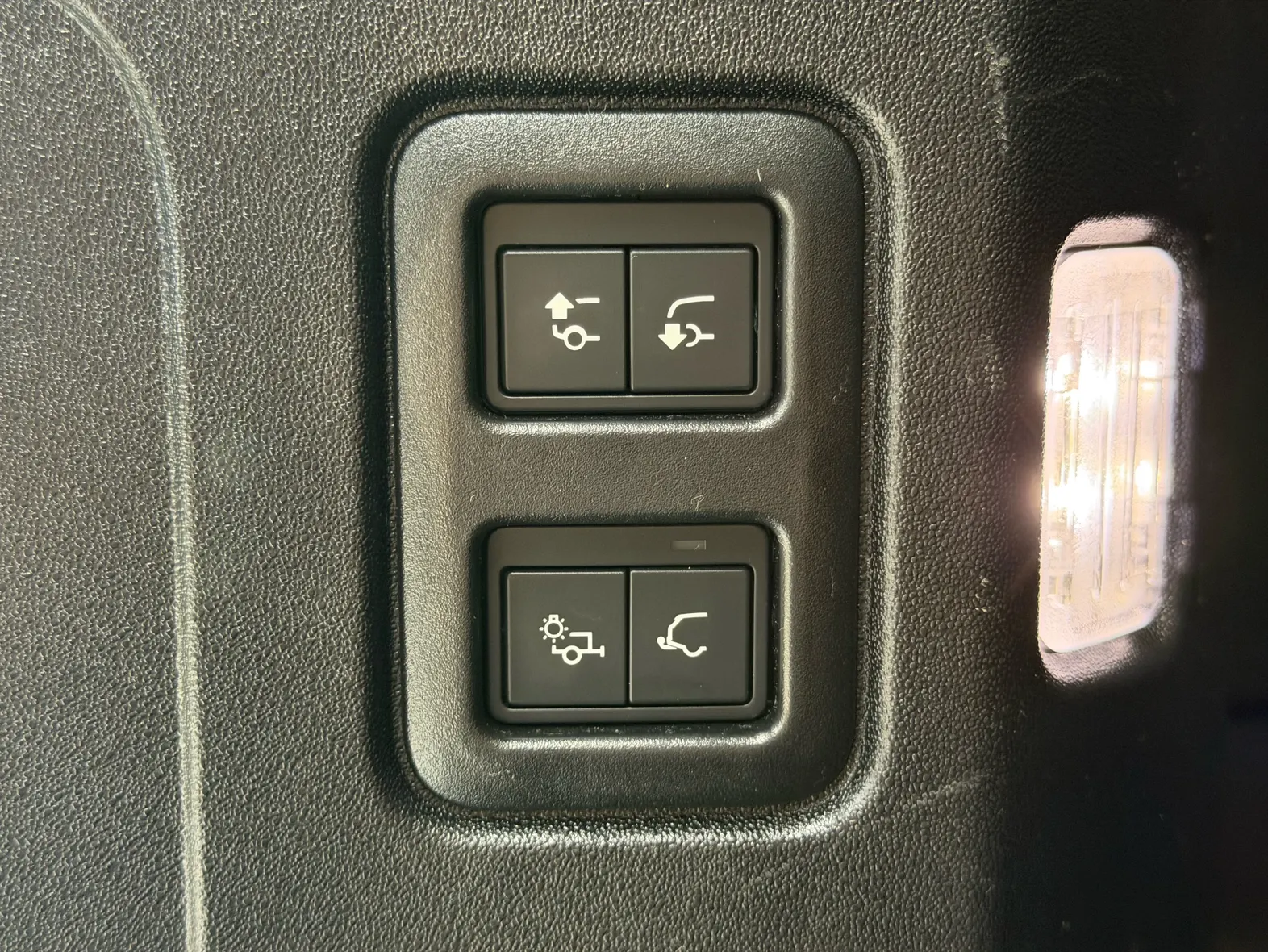 Land Rover Defender, 2023 23