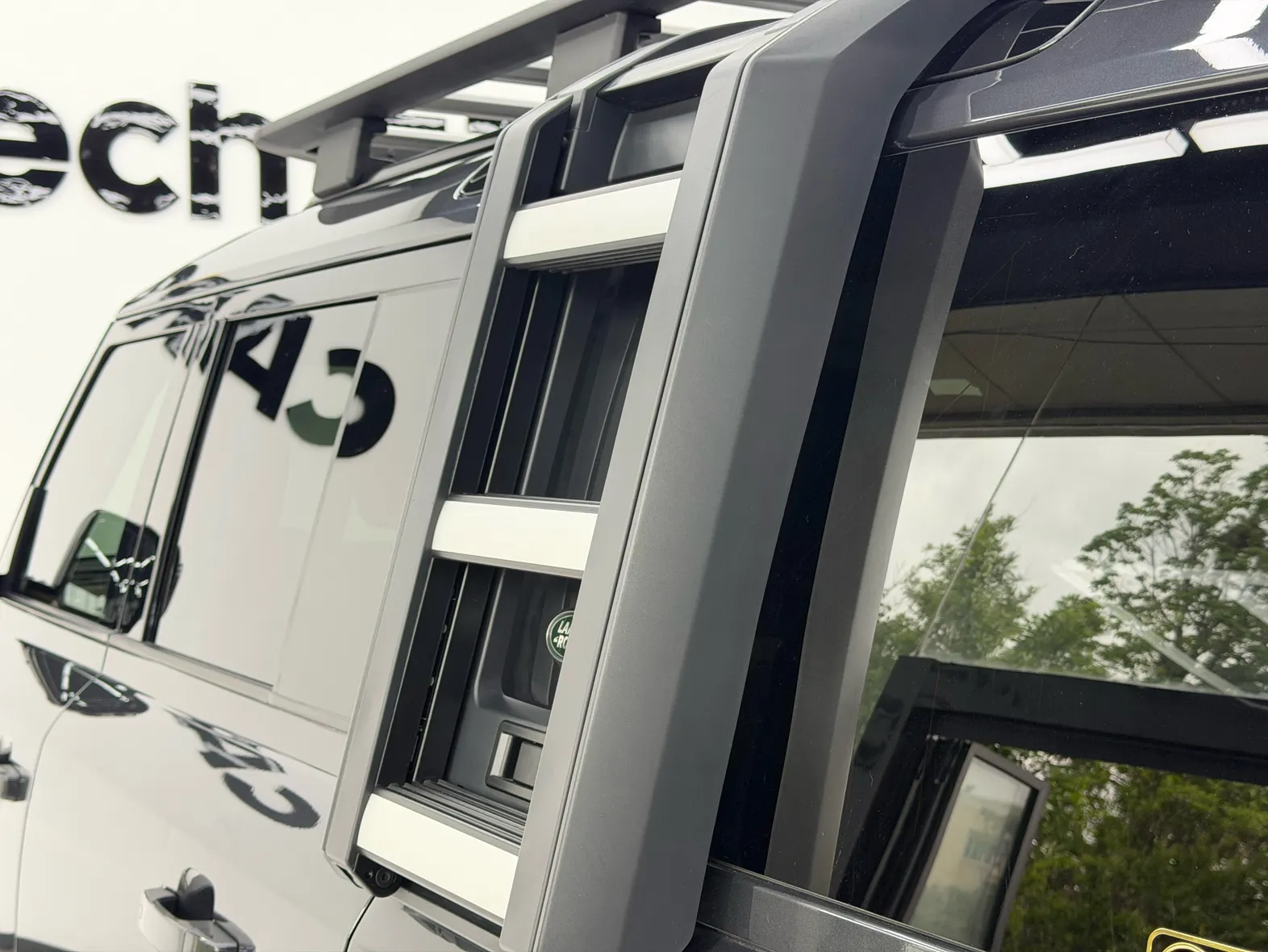 Land Rover Defender, 2023 28