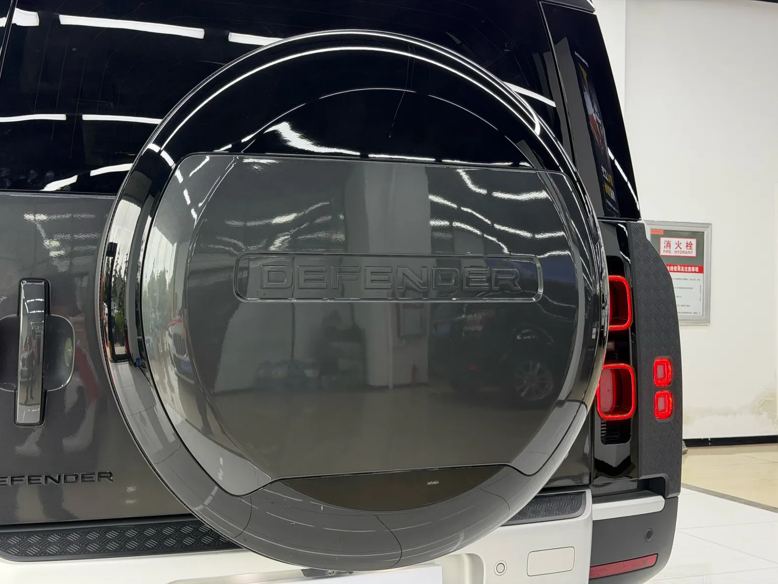 Land Rover Defender, 2023 8