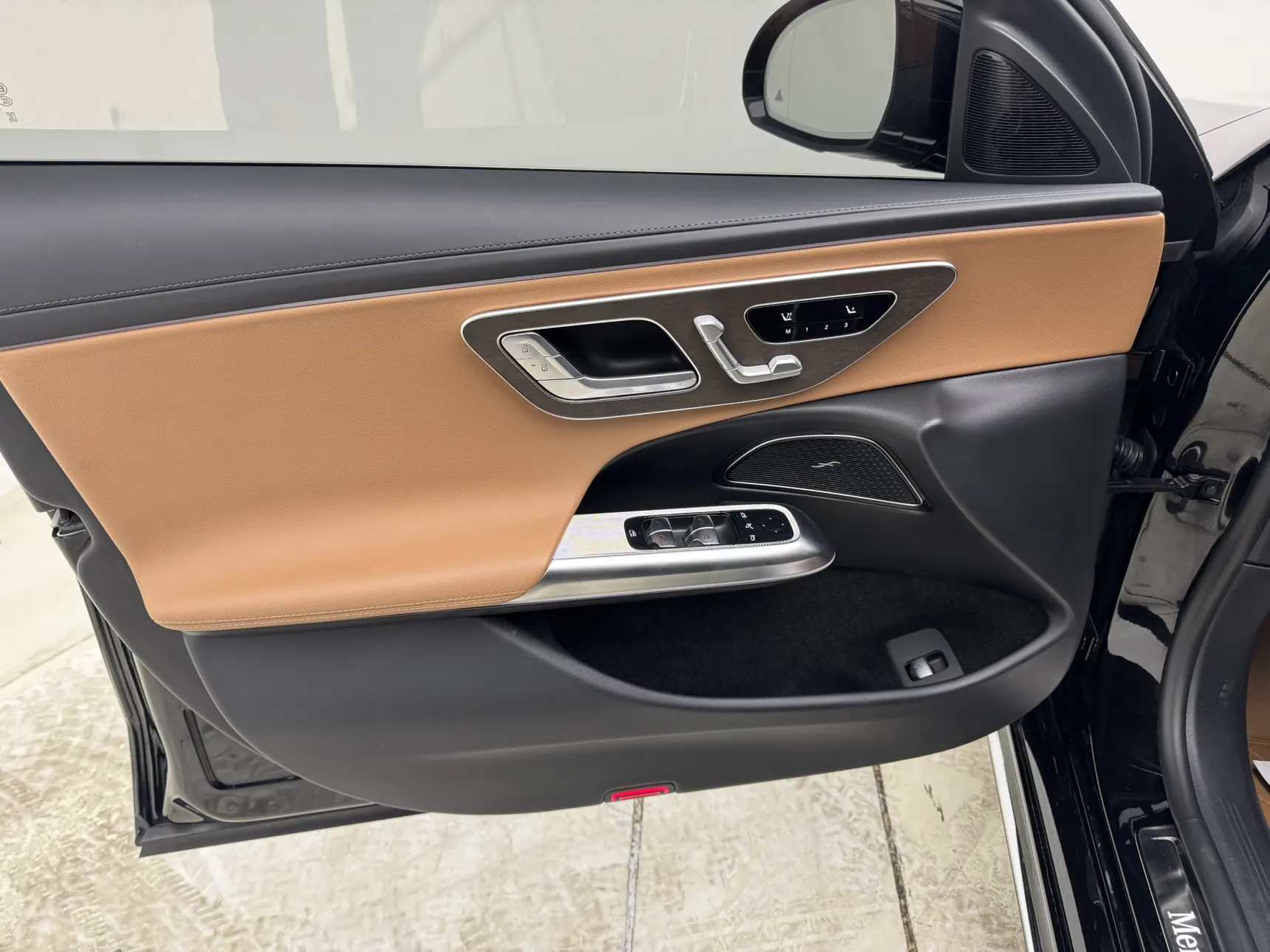 Mercedes-Benz E 300 L, 2025 13