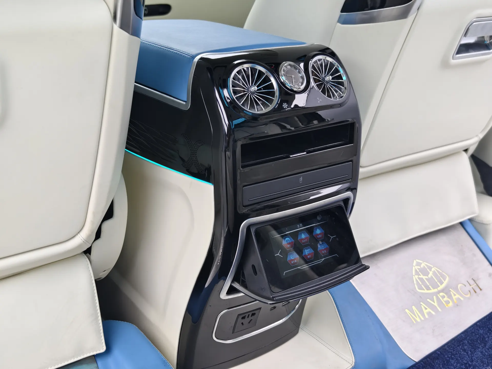 Mercedes-Benz Vito, 2023 27