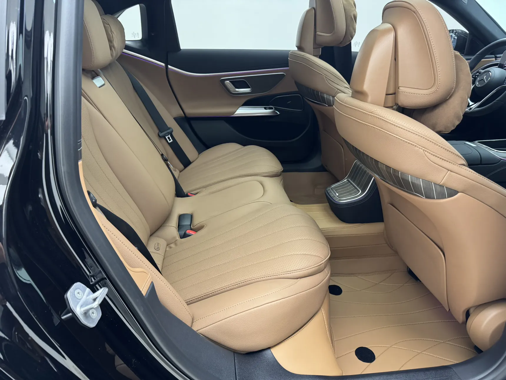 Mercedes-Benz E 300 L, 2025 21