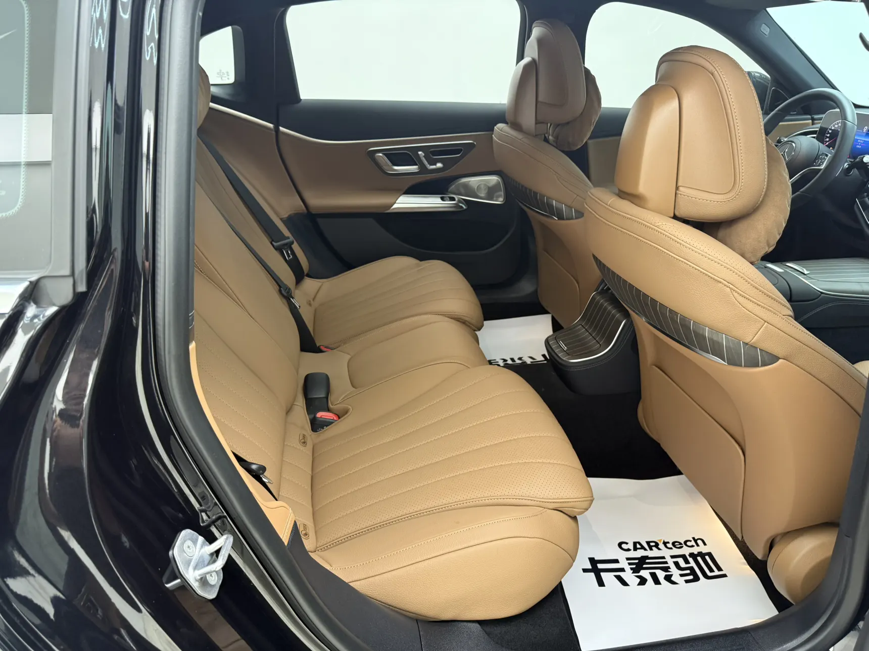 Mercedes-Benz E 300 L, 2024 21