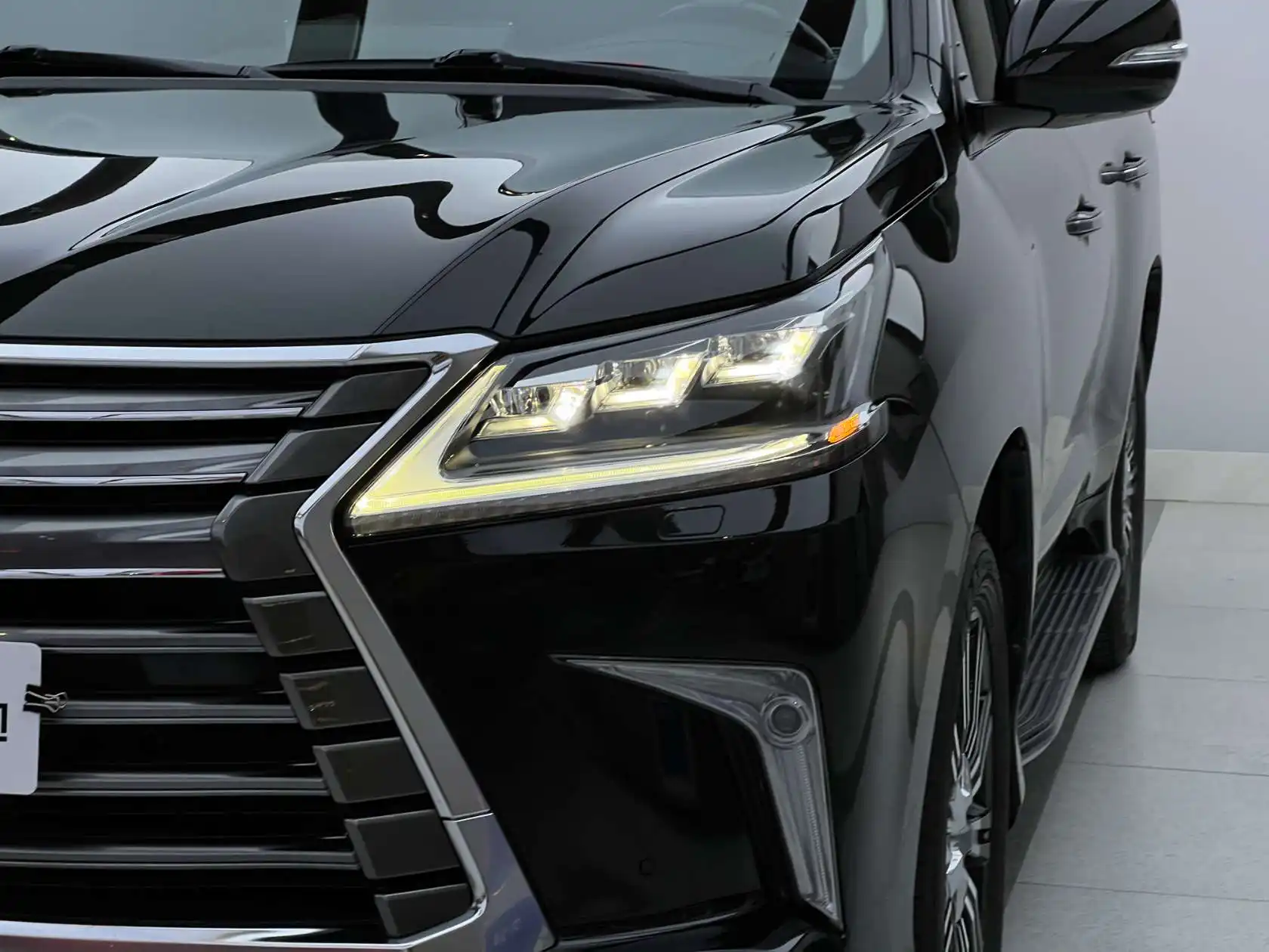 Lexus LX 570, 2025 6