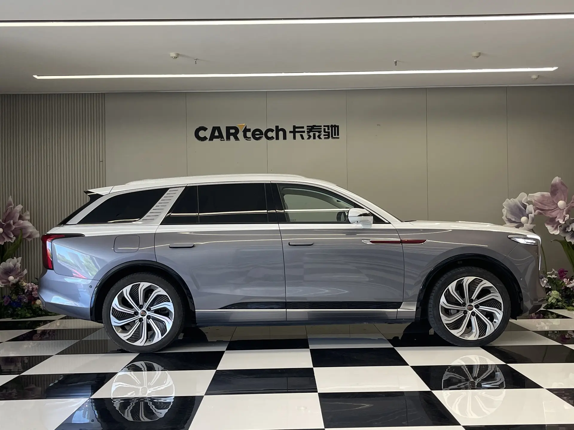 Hongqi E-HS9, 2022 7