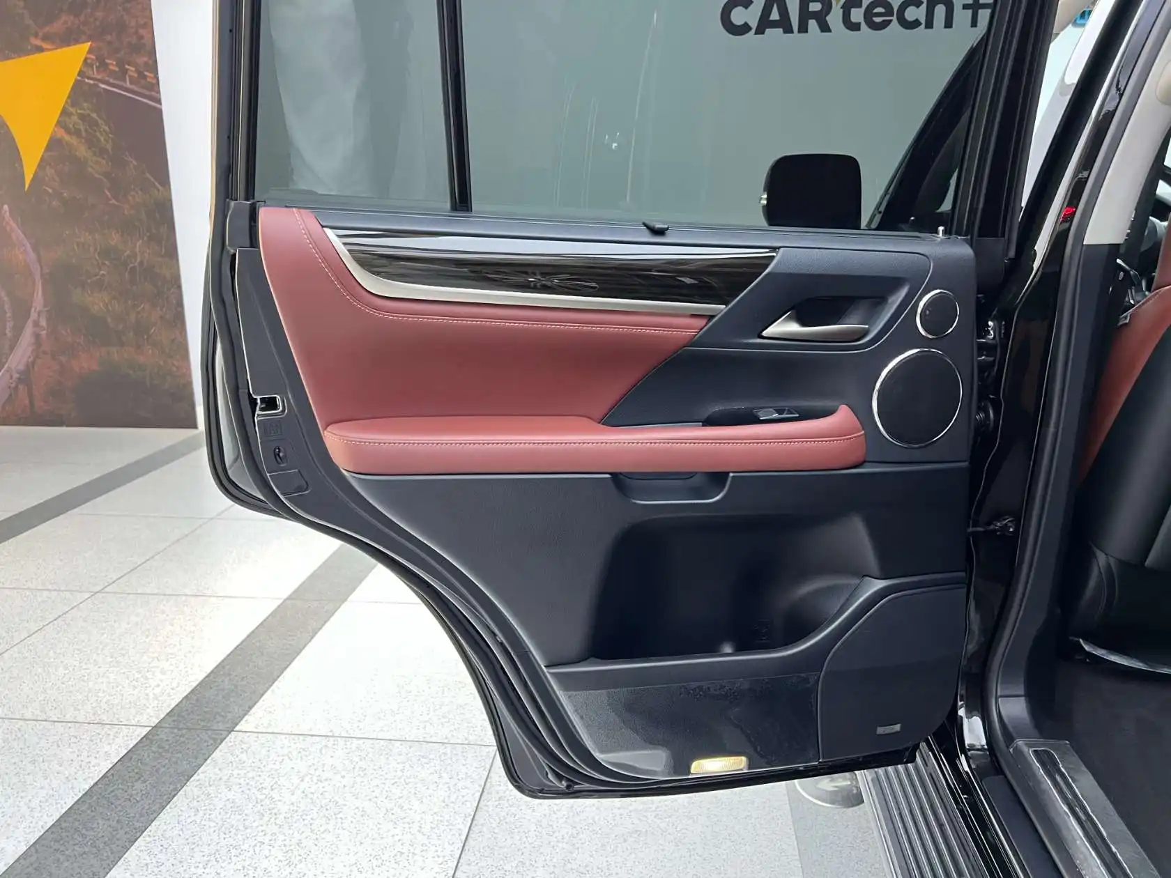 Lexus LX 570, 2025 18