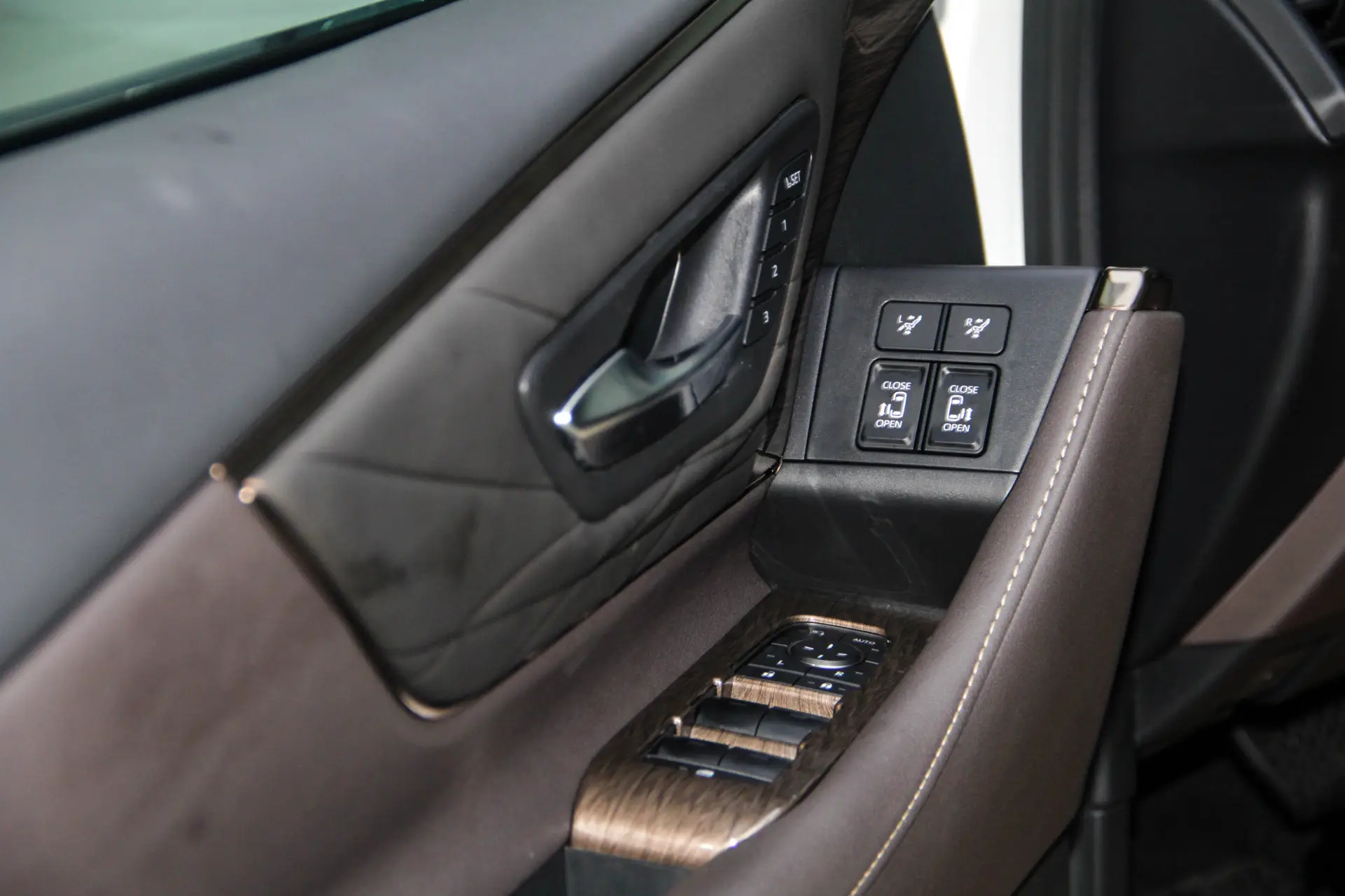Toyota Vellfire, 2024 21