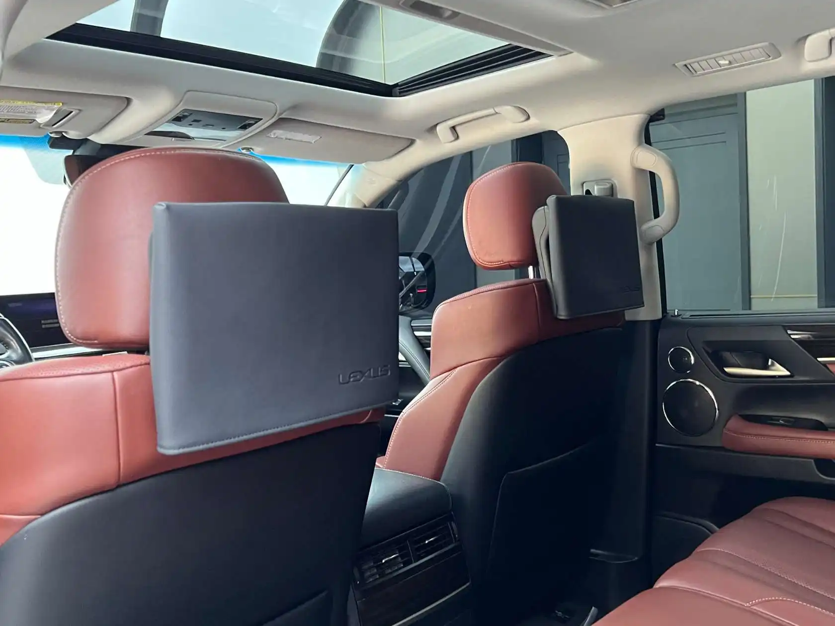 Lexus LX 570, 2025 16