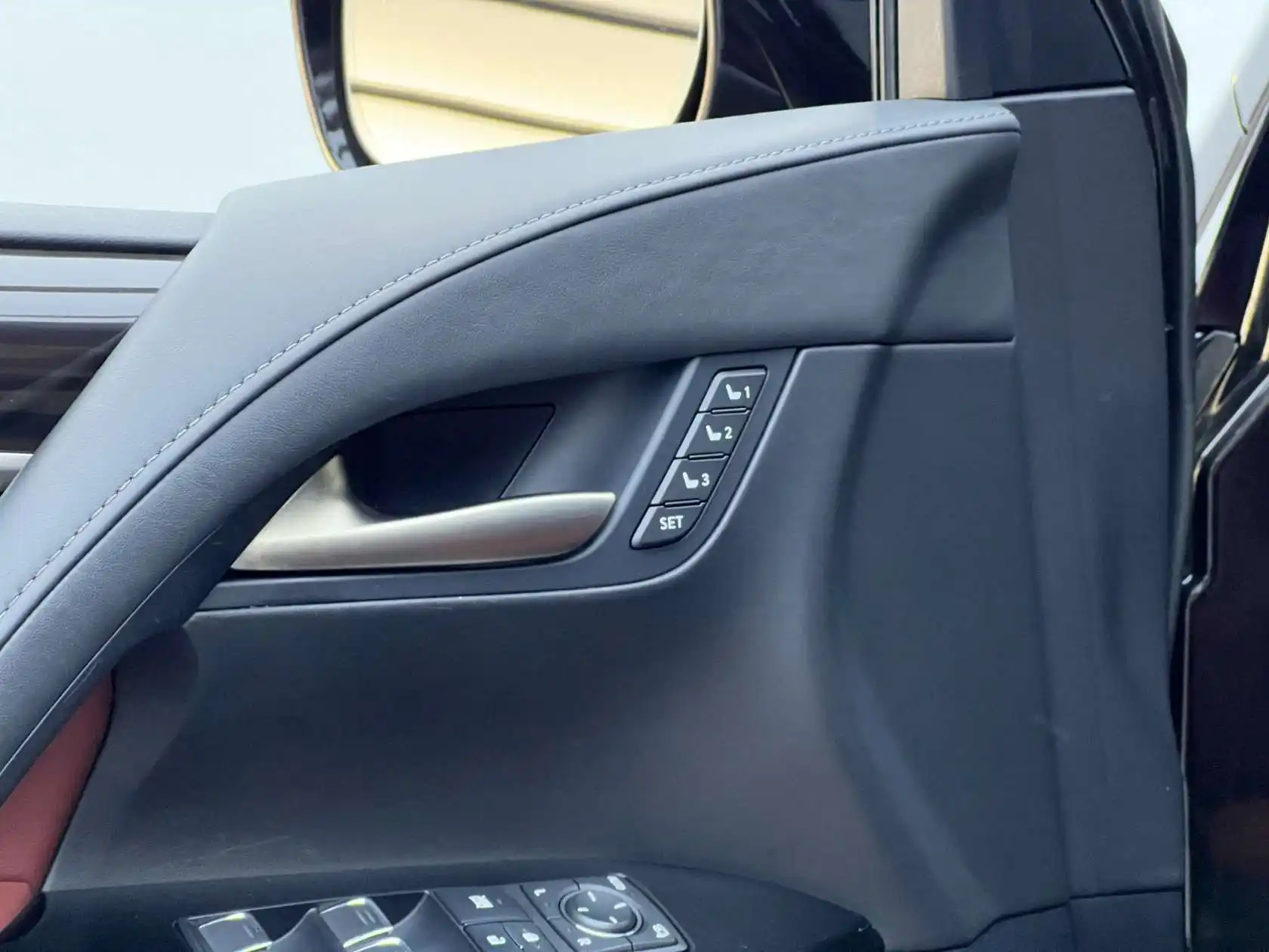 Lexus LX 570, 2025 13