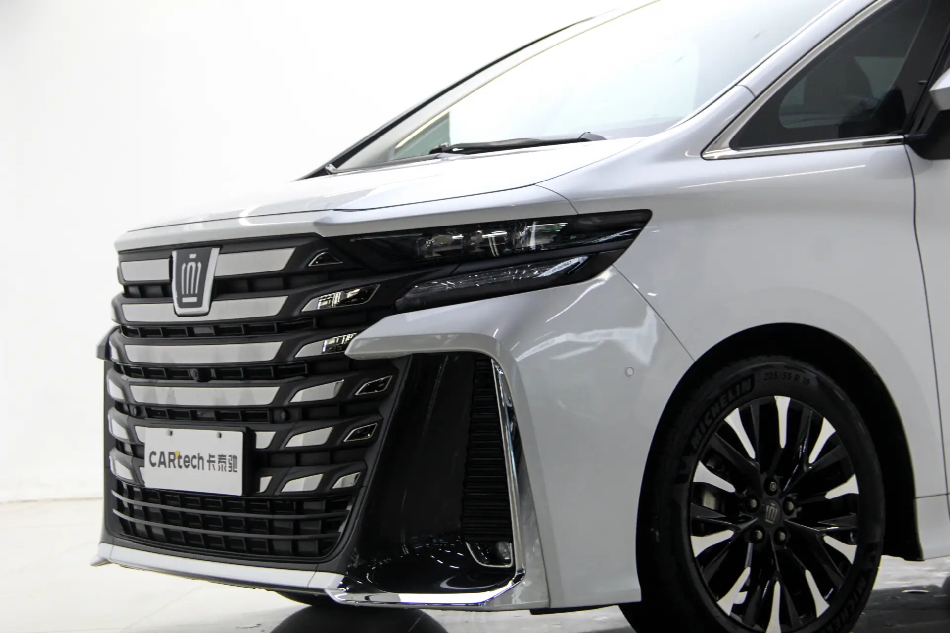 Toyota Vellfire, 2024 11