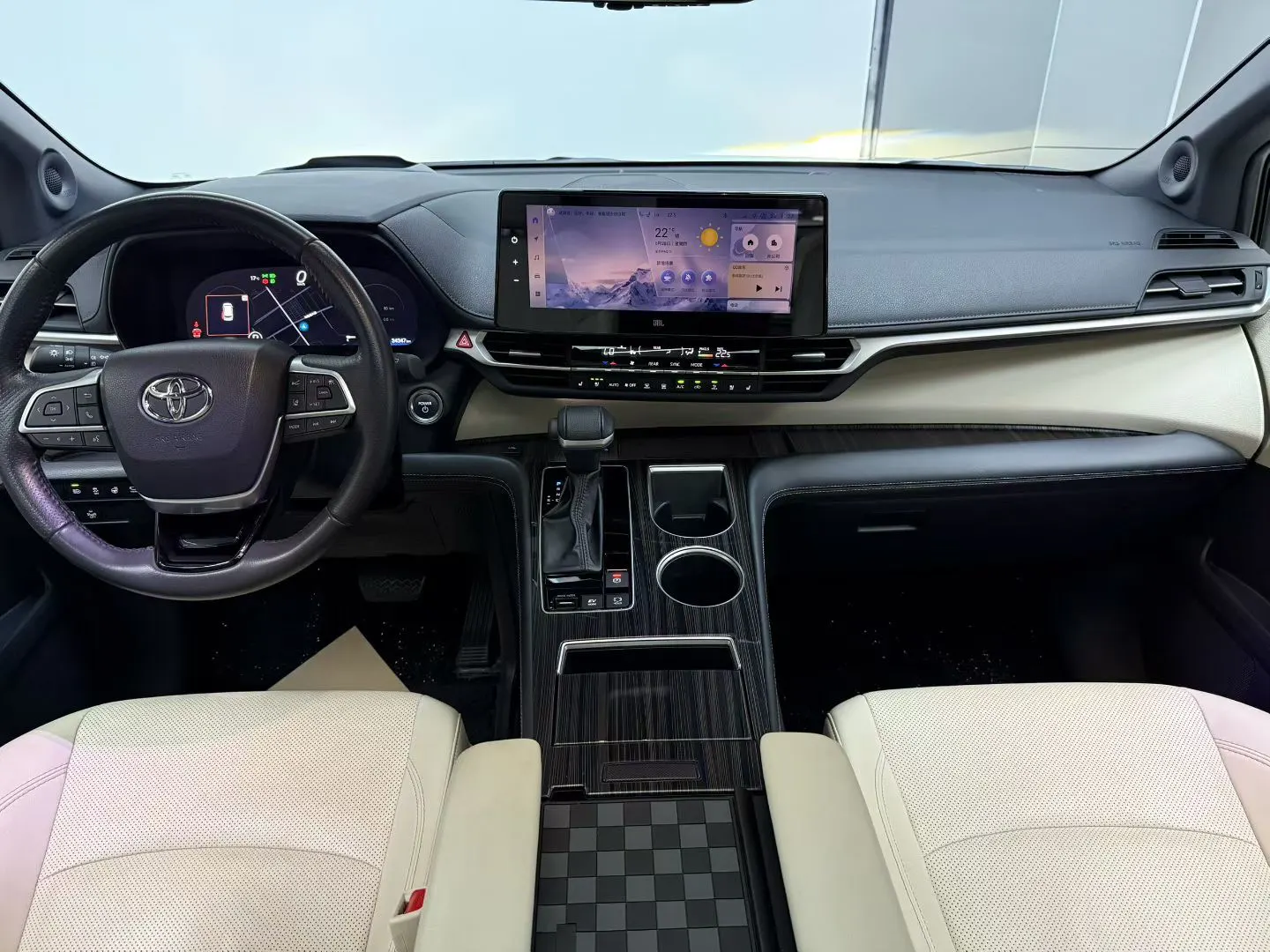 Toyota Sienna, 2024 11