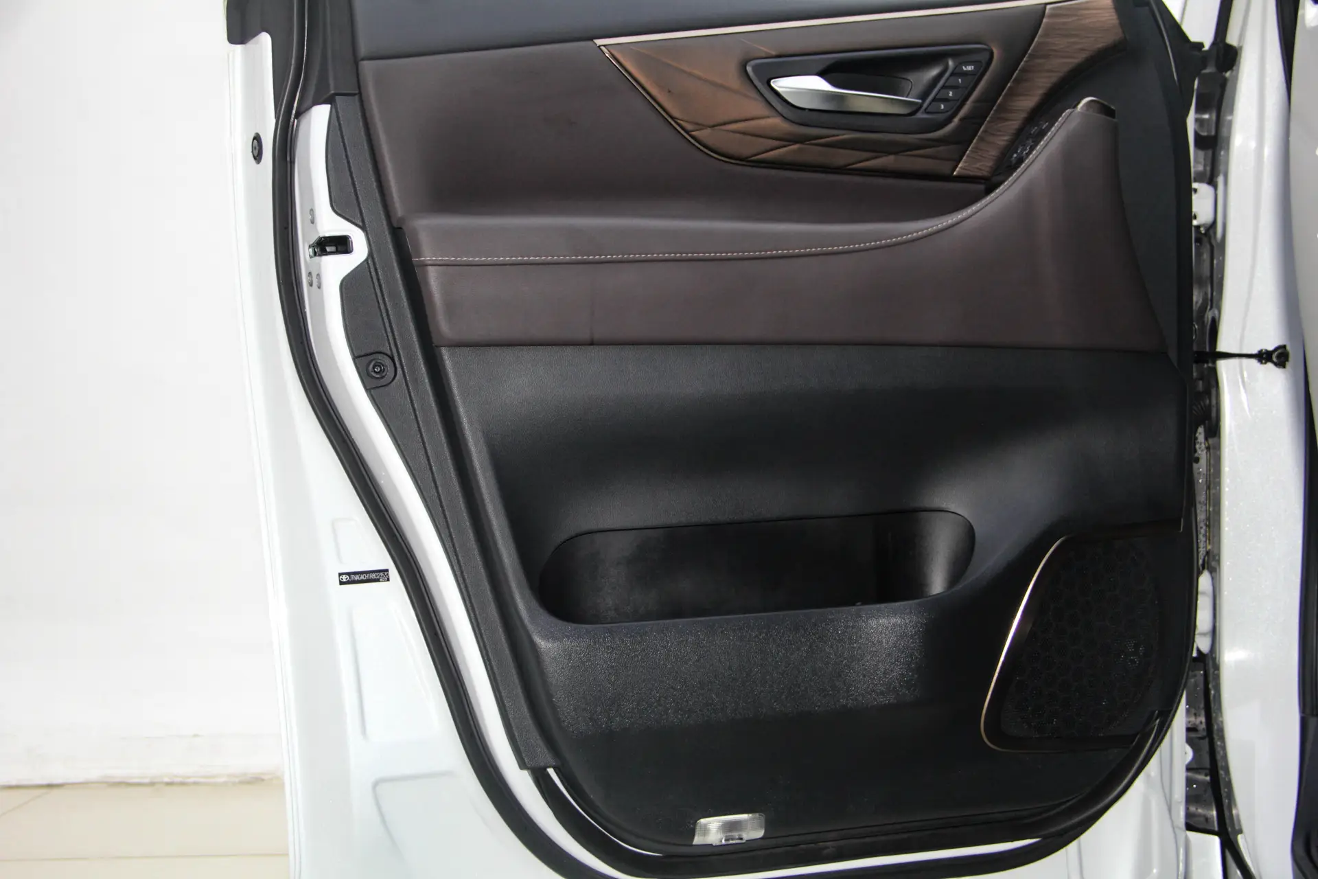Toyota Vellfire, 2024 16