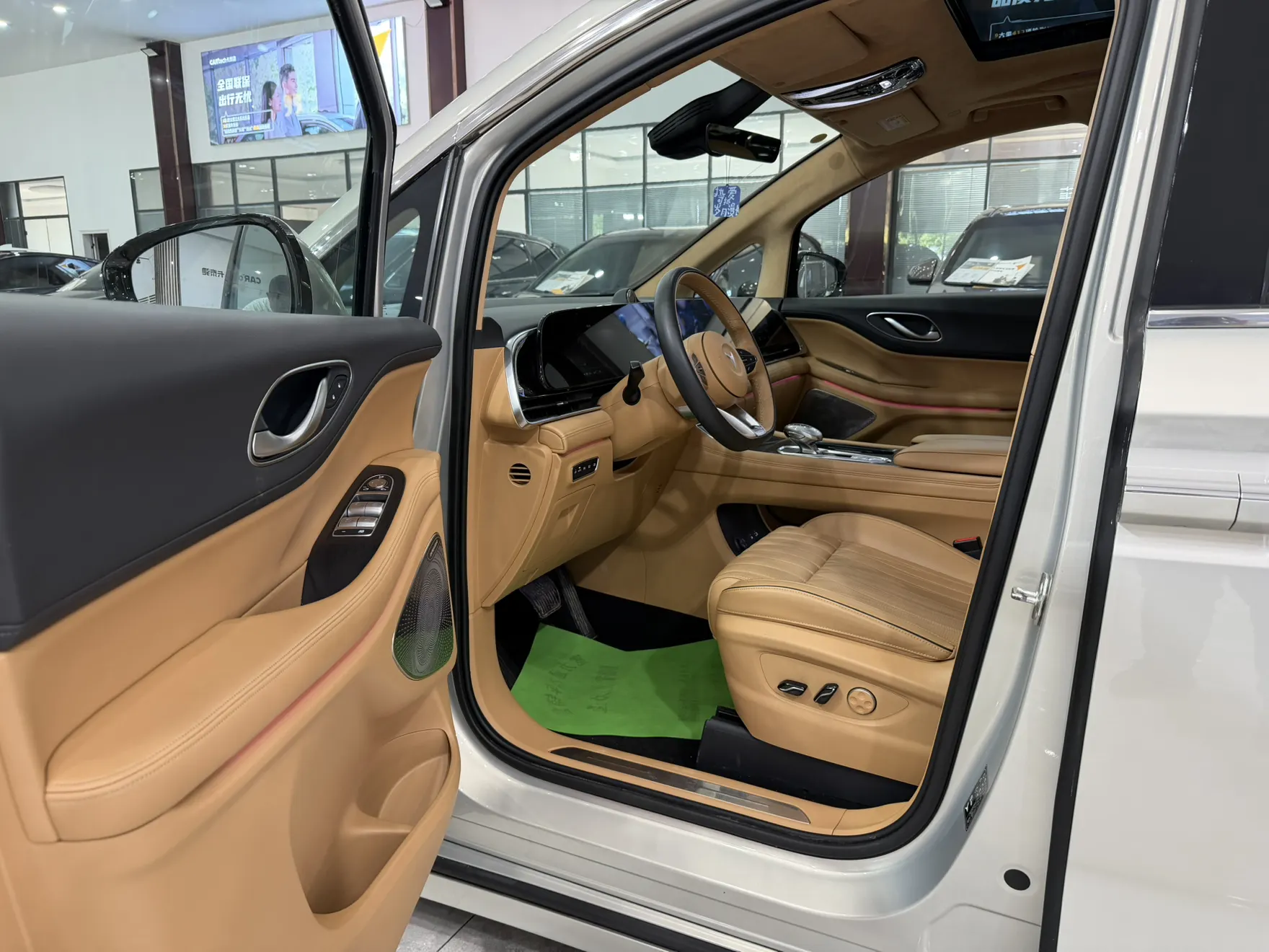 Voyah Dreamer, 2024 10