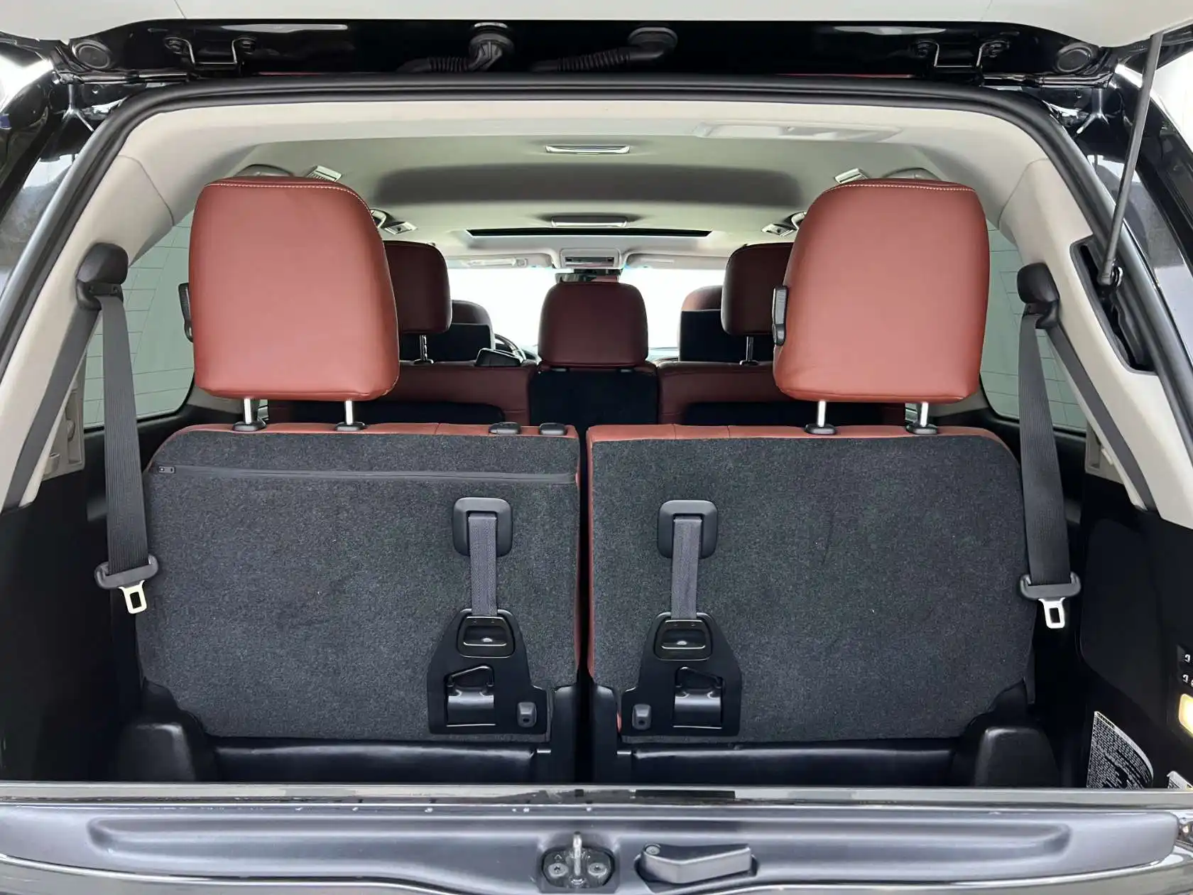 Lexus LX 570, 2025 31
