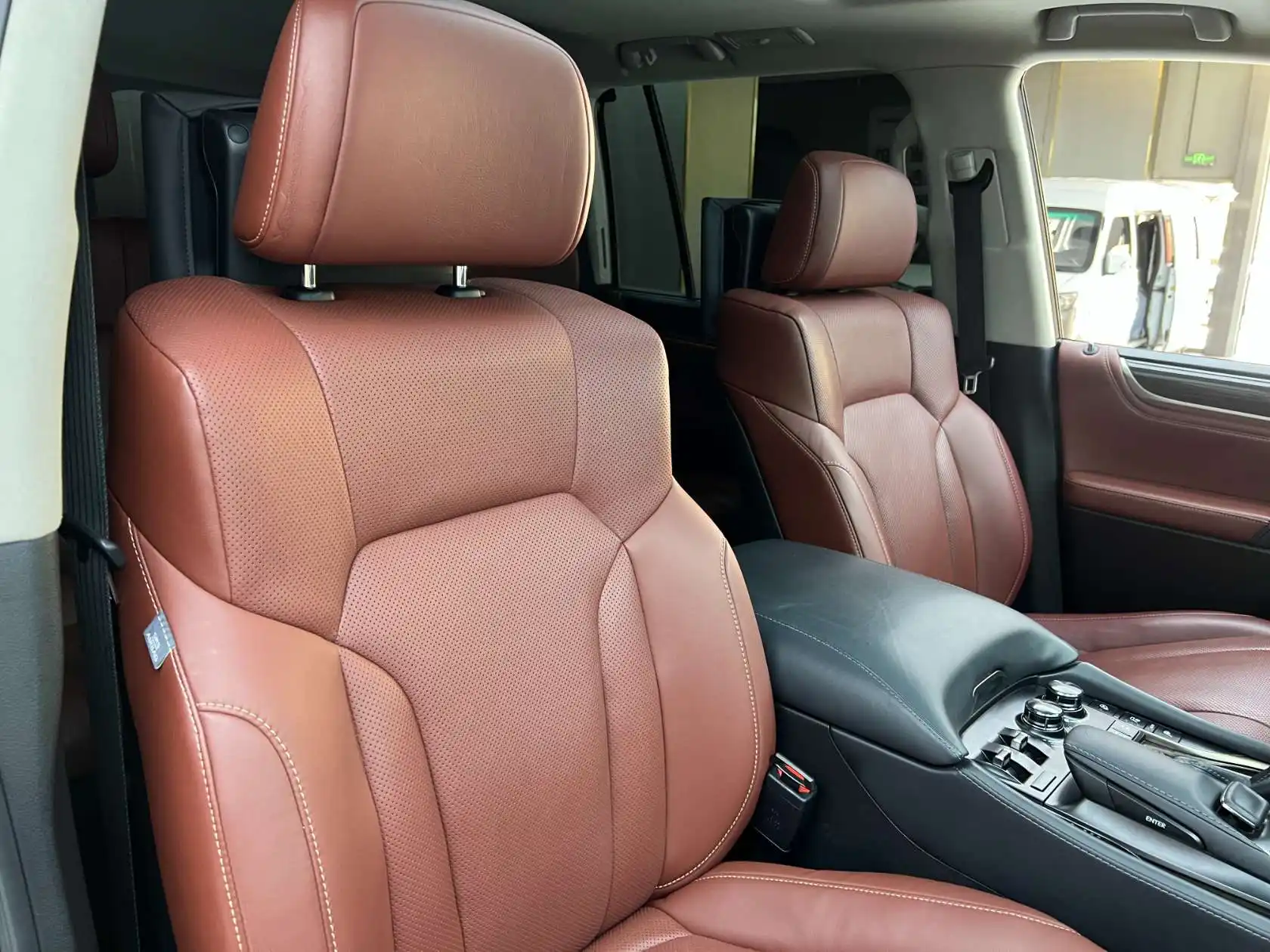 Lexus LX 570, 2025 23