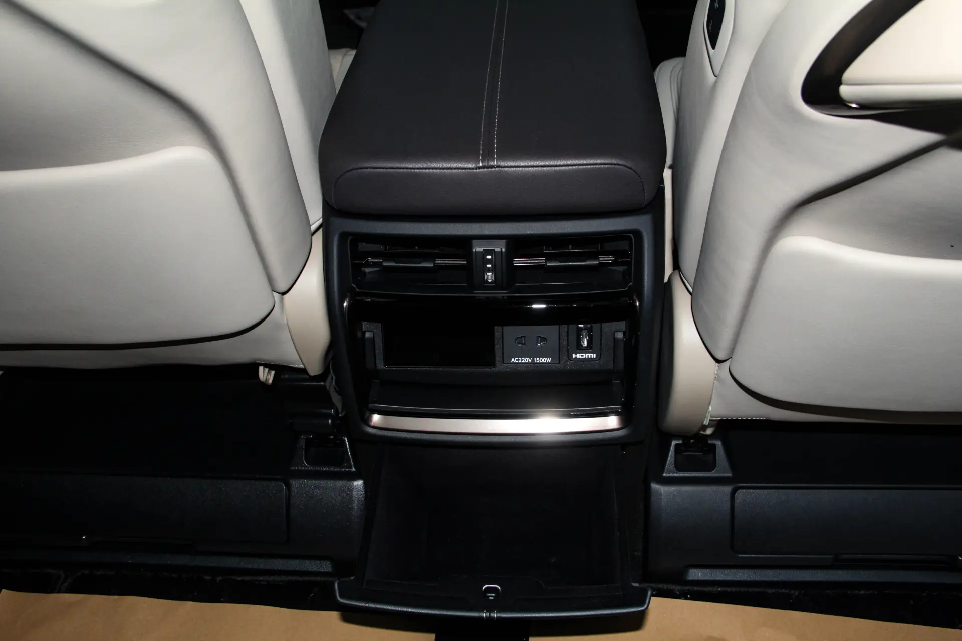 Toyota Vellfire, 2024 22