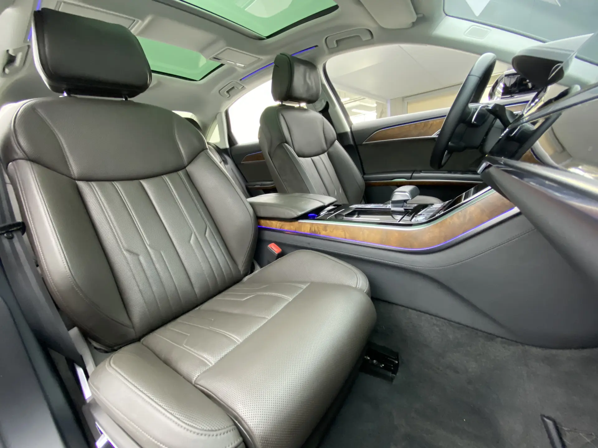 Audi A8L 50 TFSI, 2020 10