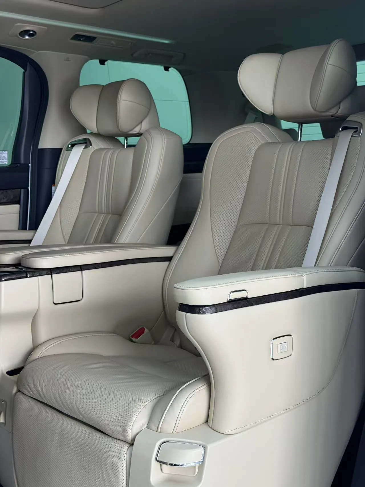 Toyota Alphard, 2020 11