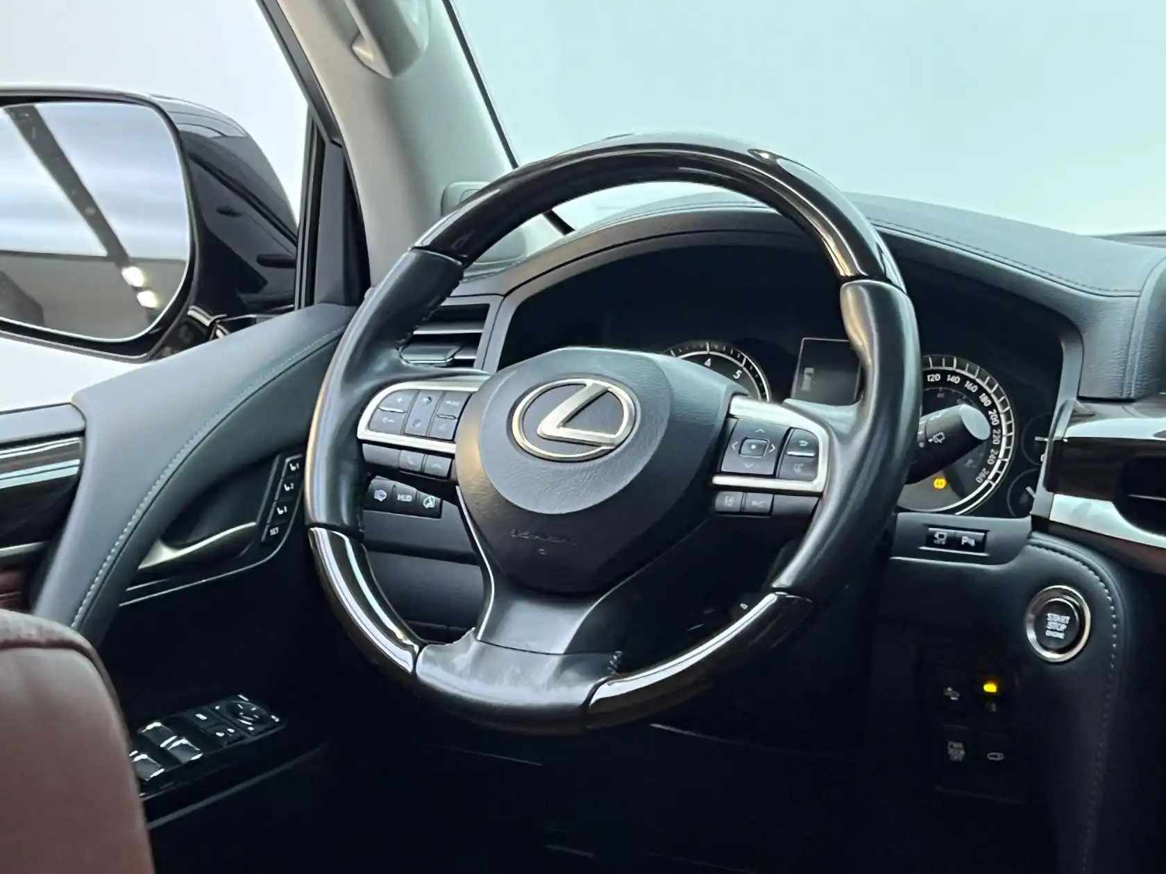 Lexus LX 570, 2025 27