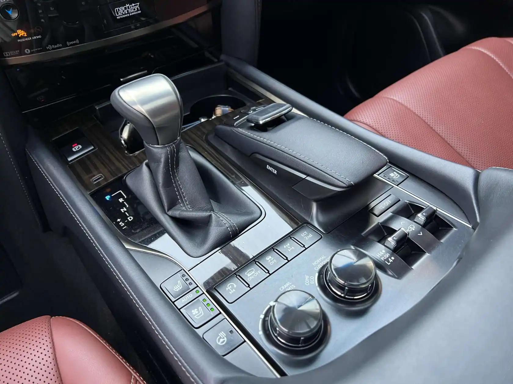 Lexus LX 570, 2025 10