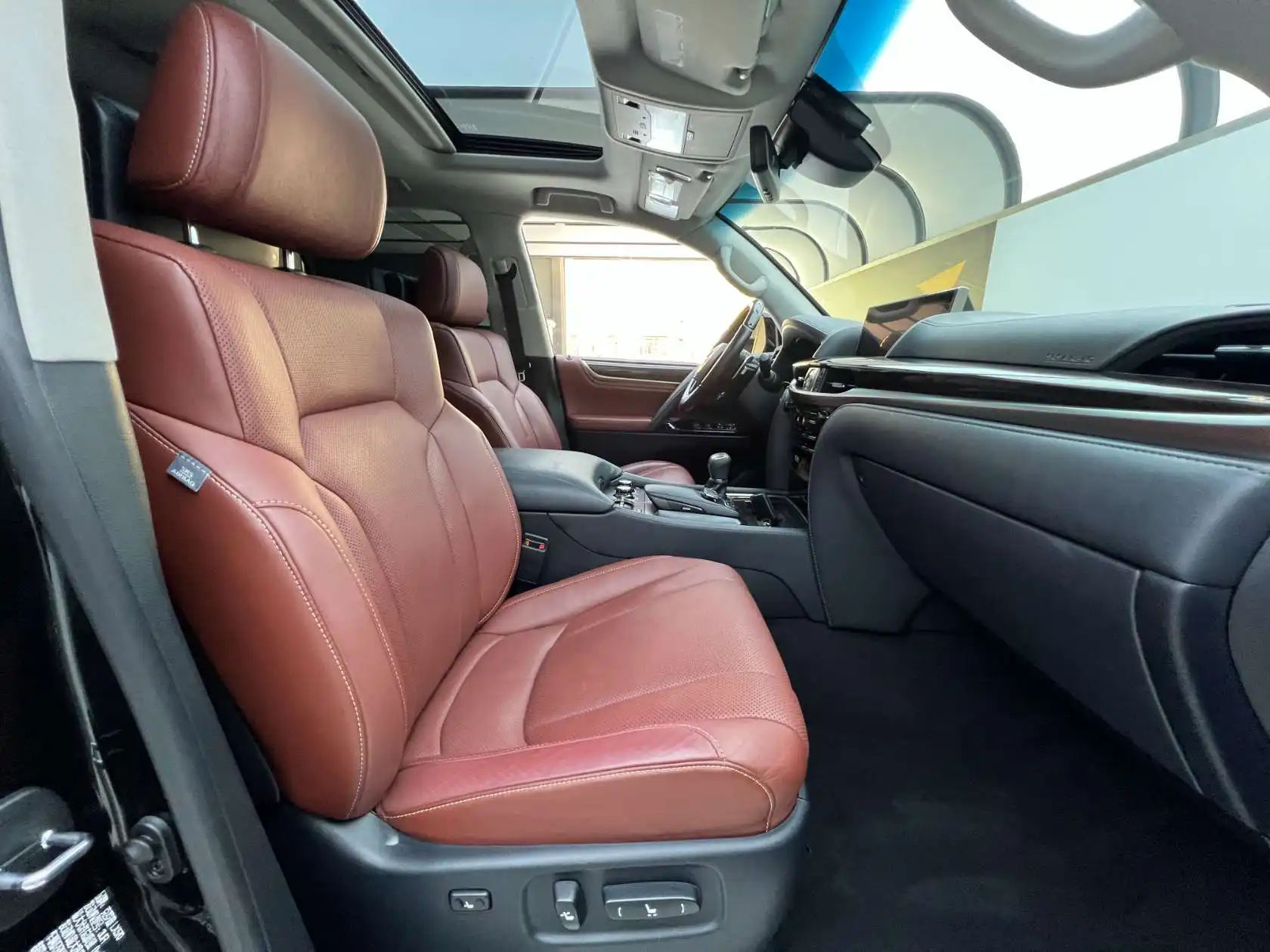 Lexus LX 570, 2025 21