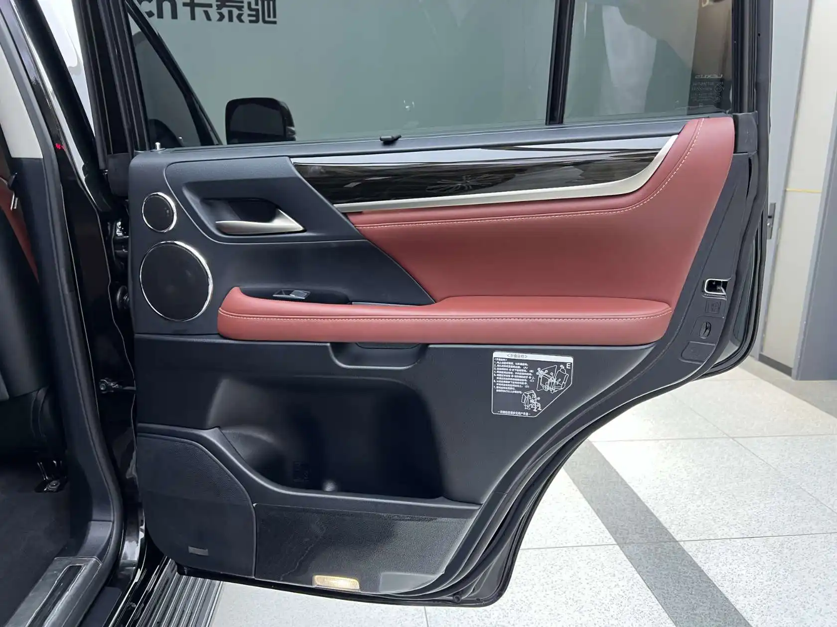 Lexus LX 570, 2025 20