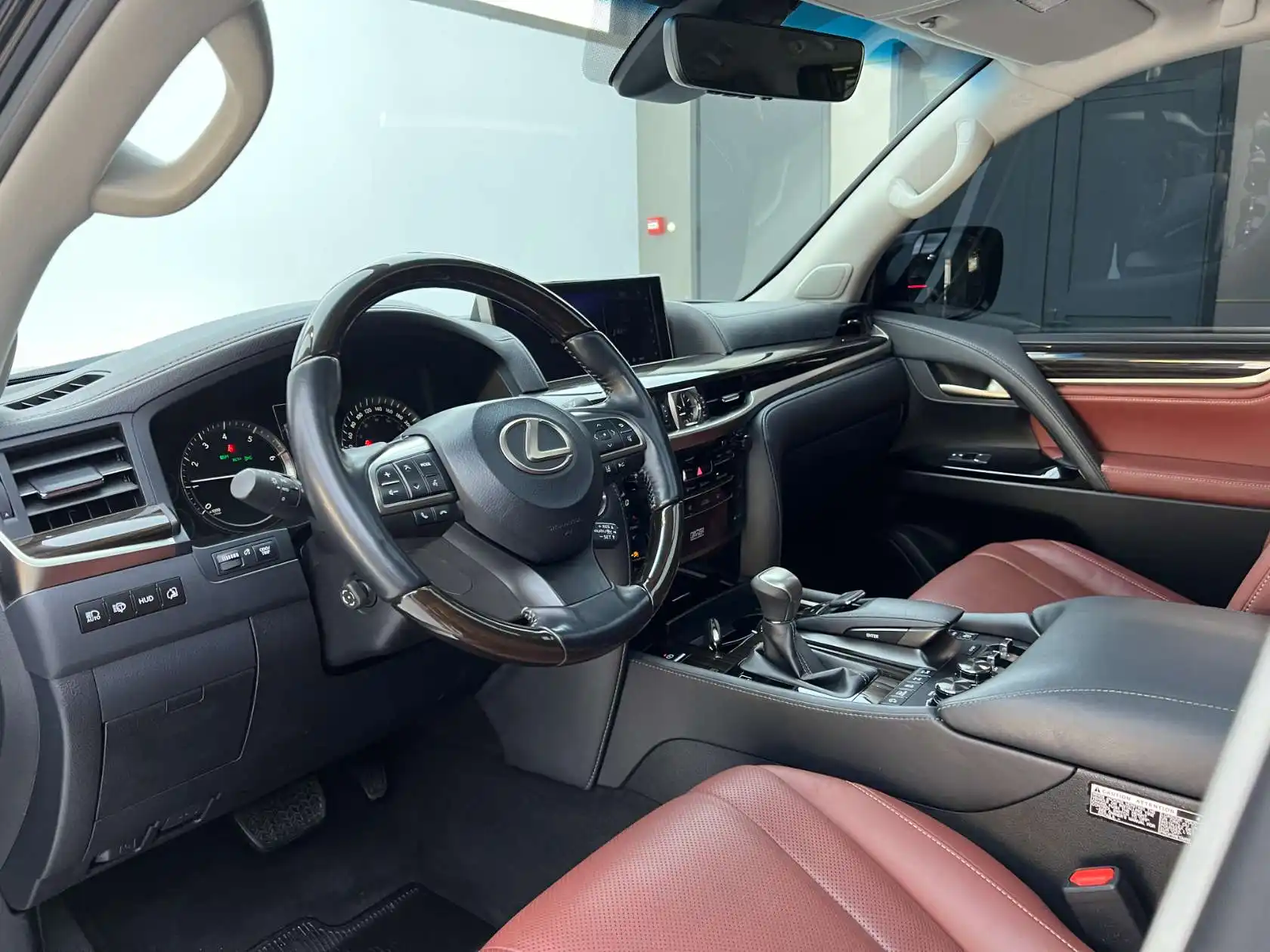 Lexus LX 570, 2025 8