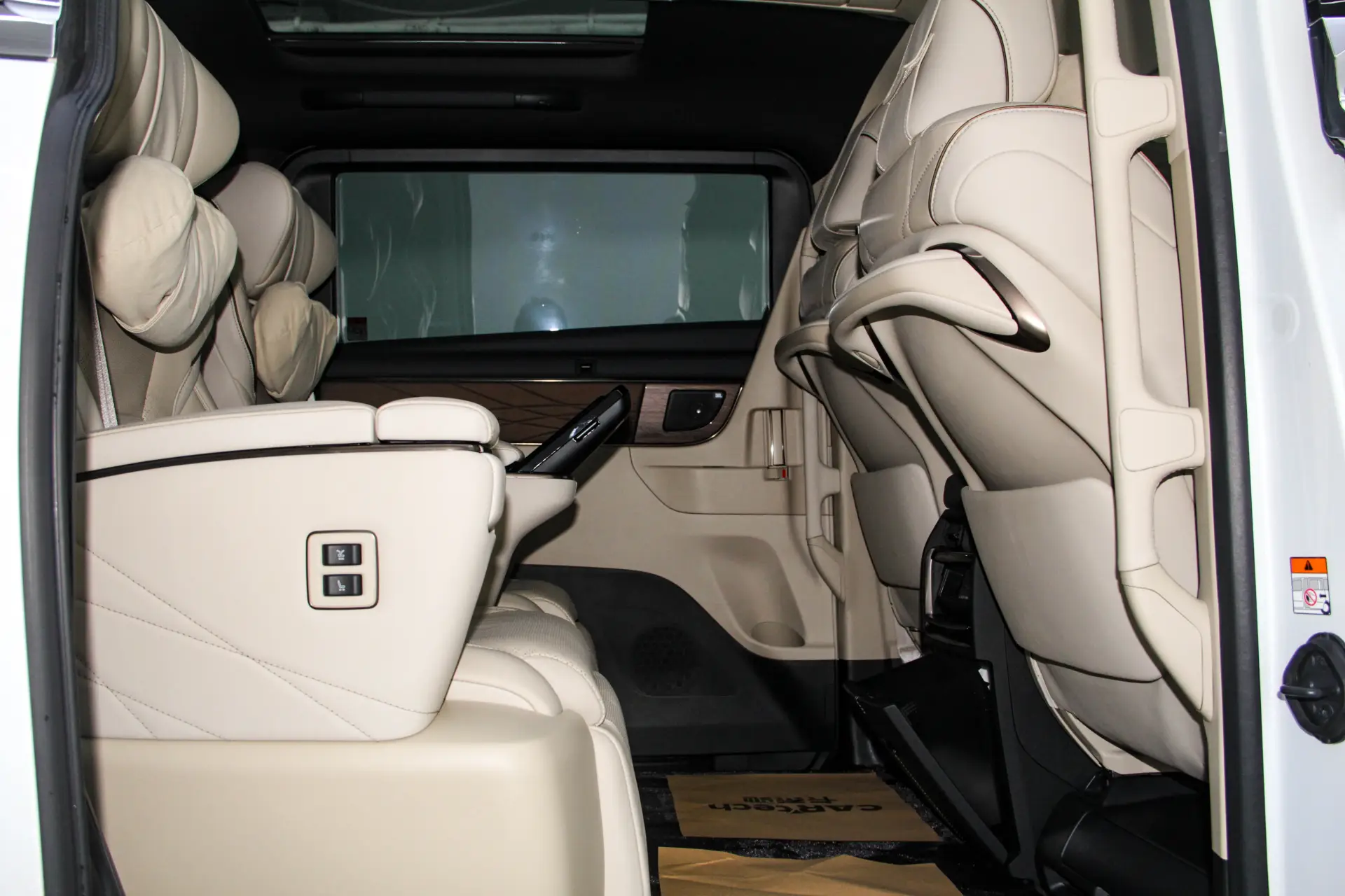 Toyota Vellfire, 2024 30