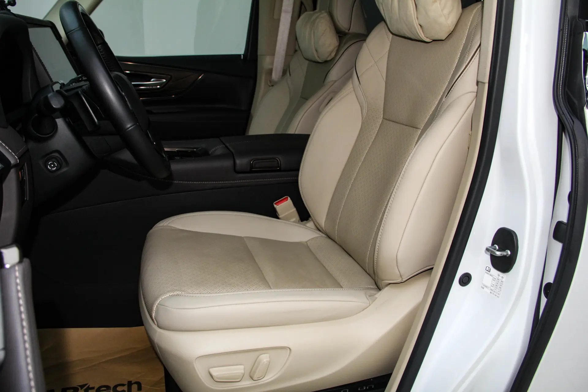 Toyota Vellfire, 2024 17