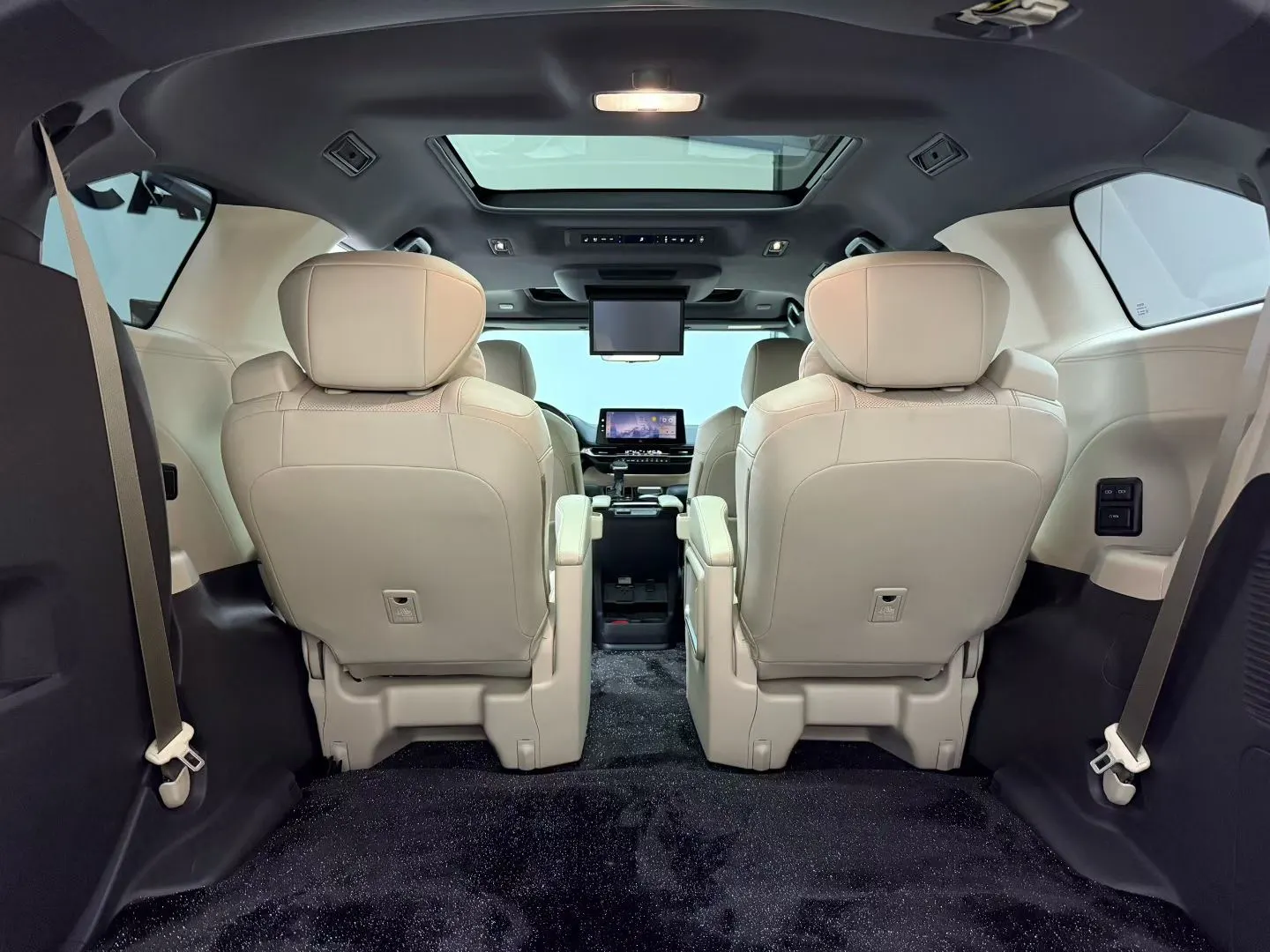 Toyota Sienna, 2024 все фото
