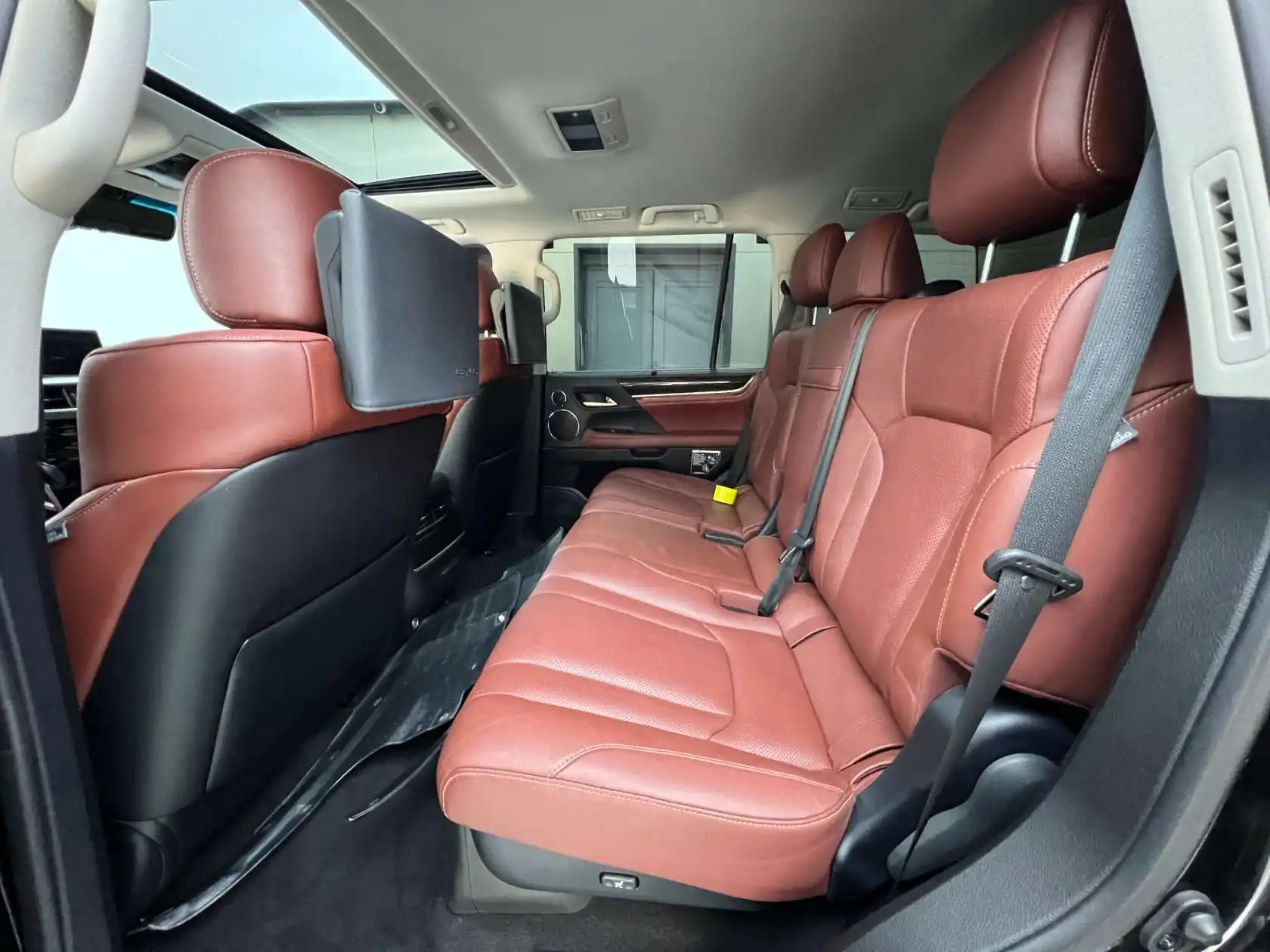 Lexus LX 570, 2025 15