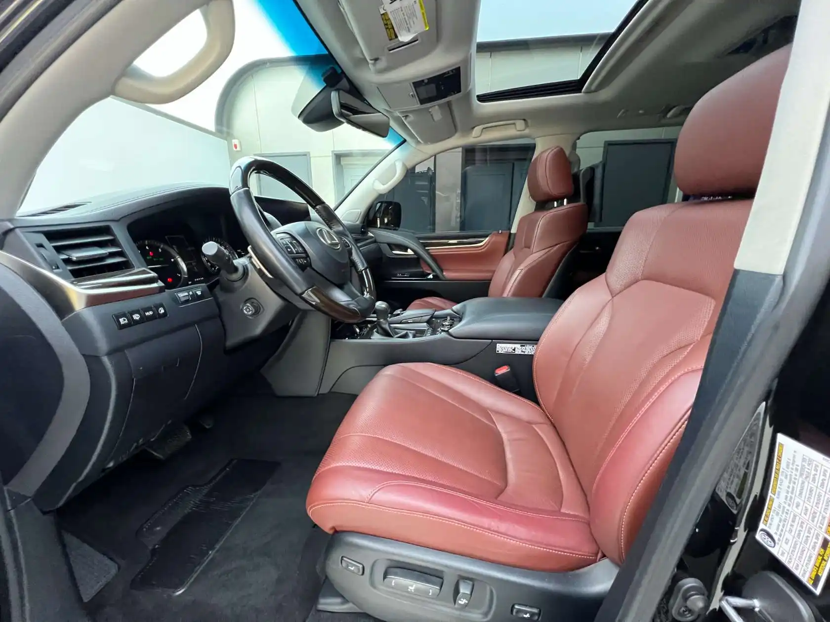 Lexus LX 570, 2025 11