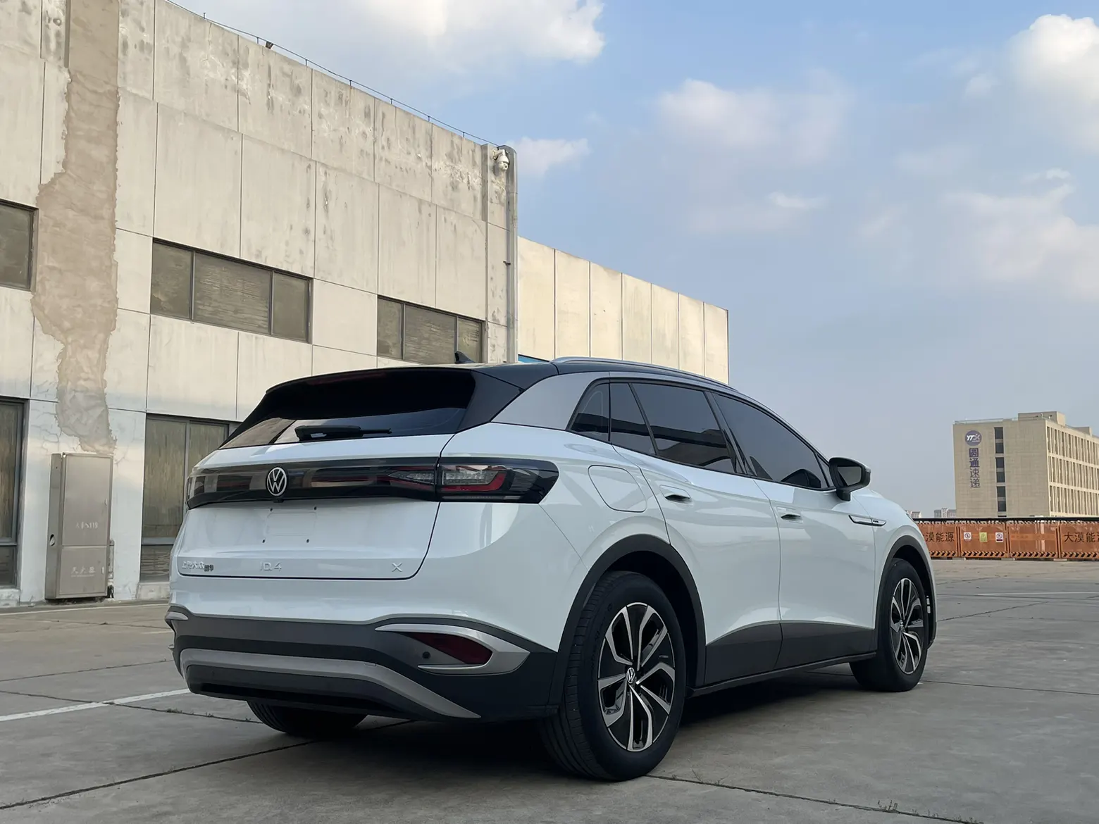 Volkswagen ID.4, 2023 4