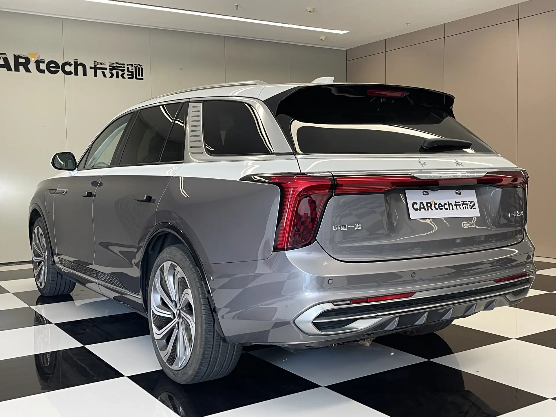 Hongqi E-HS9, 2022 6