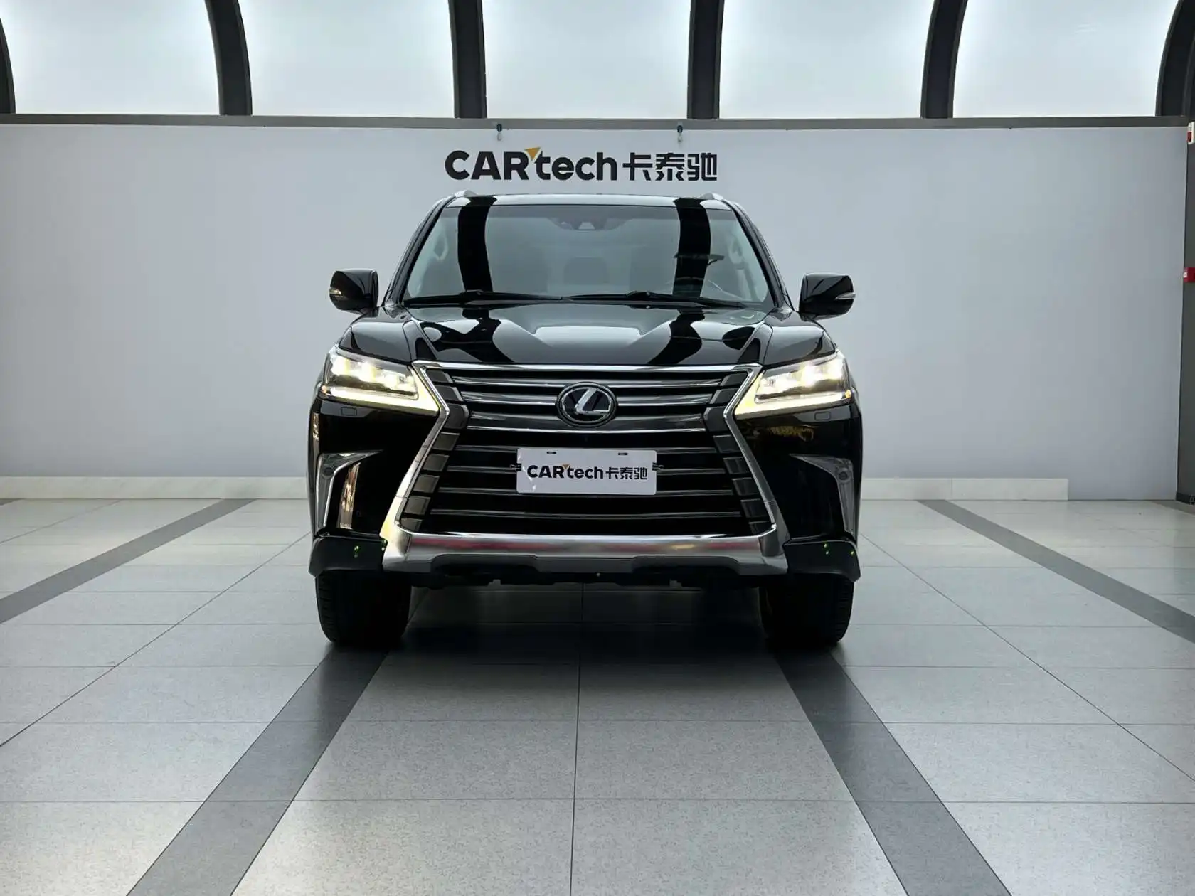 Lexus LX 570, 2025 2