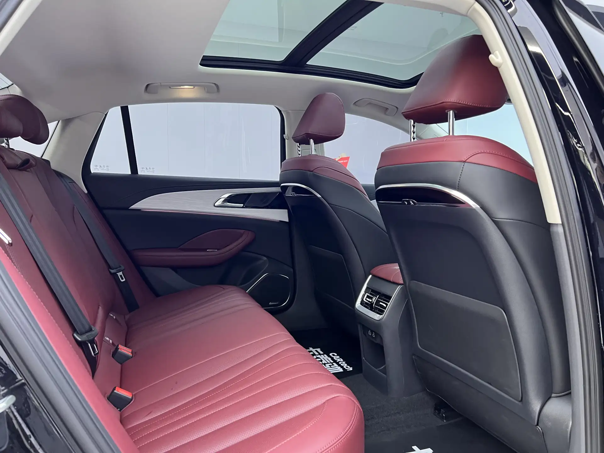 Hongqi H5, 2025 23