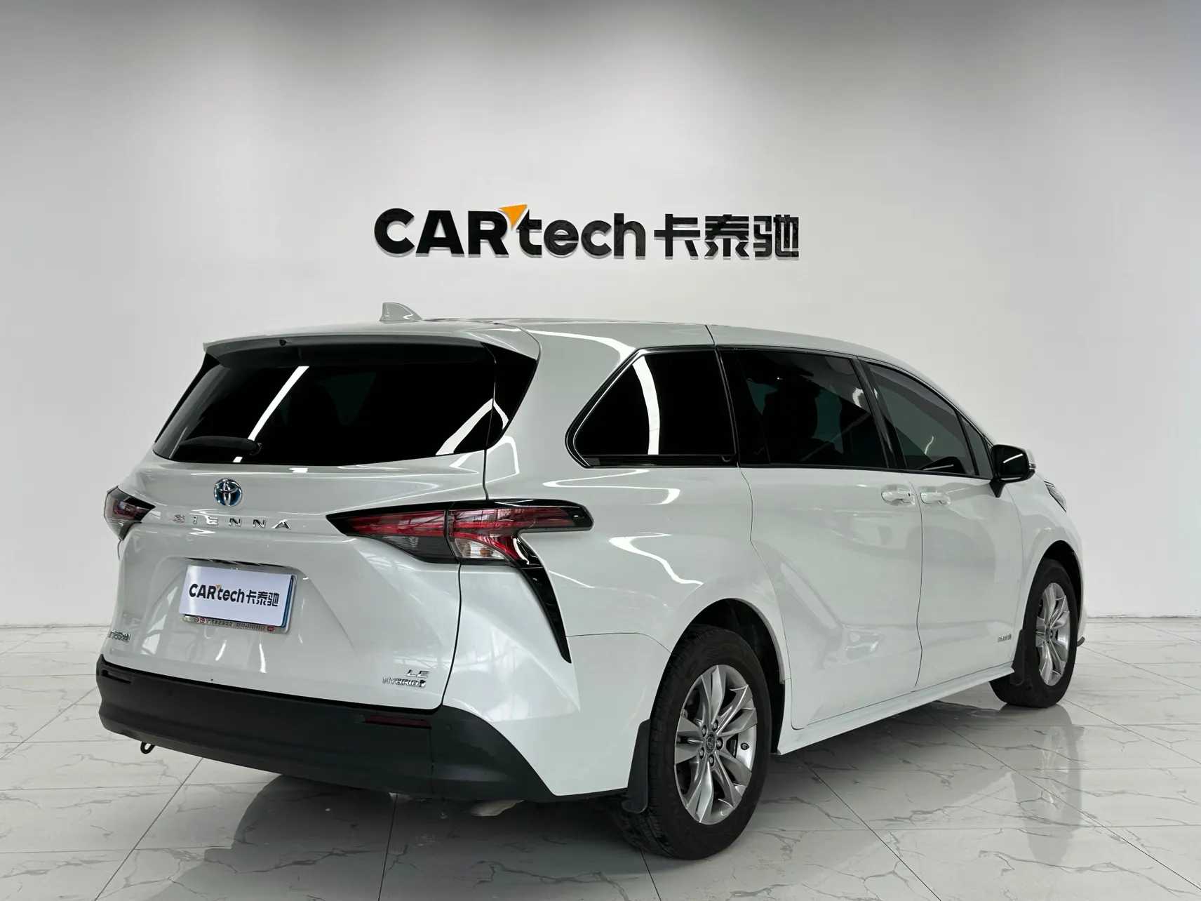 Toyota Sienna, 2023 все фото