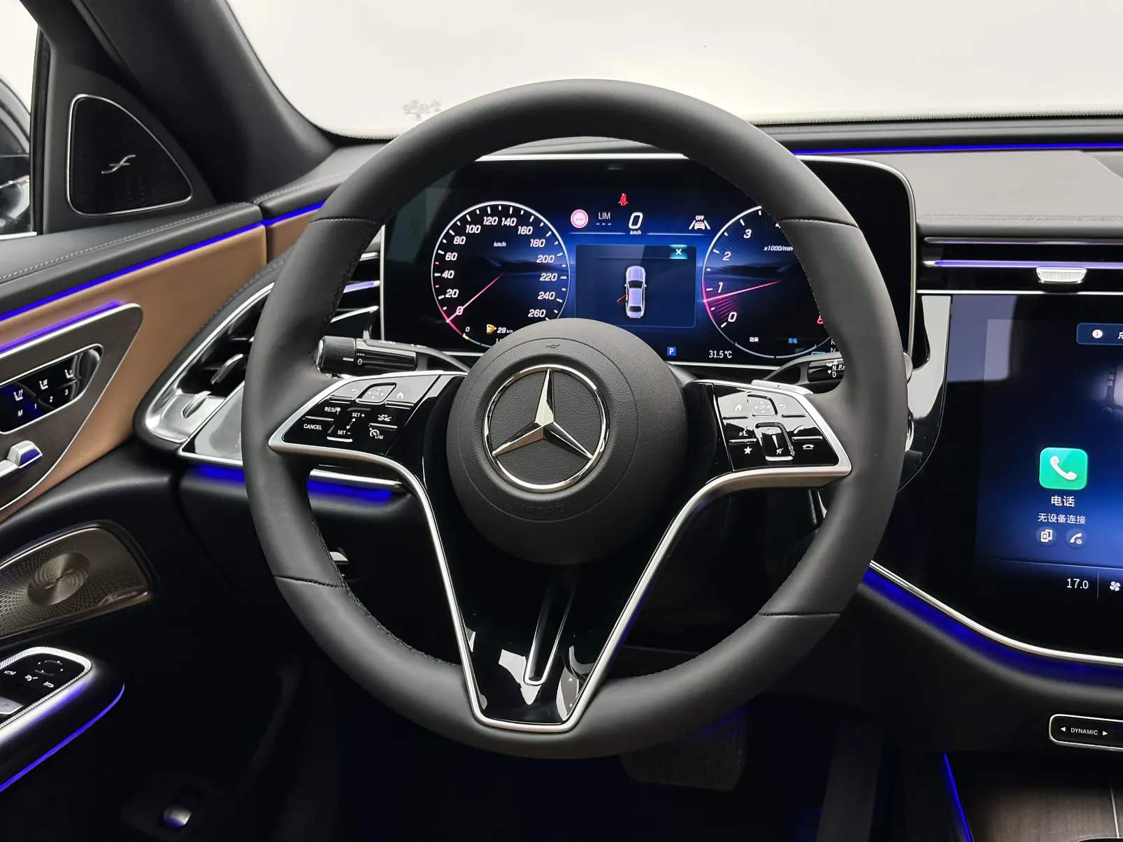 Mercedes-Benz E 300 L, 2025 12