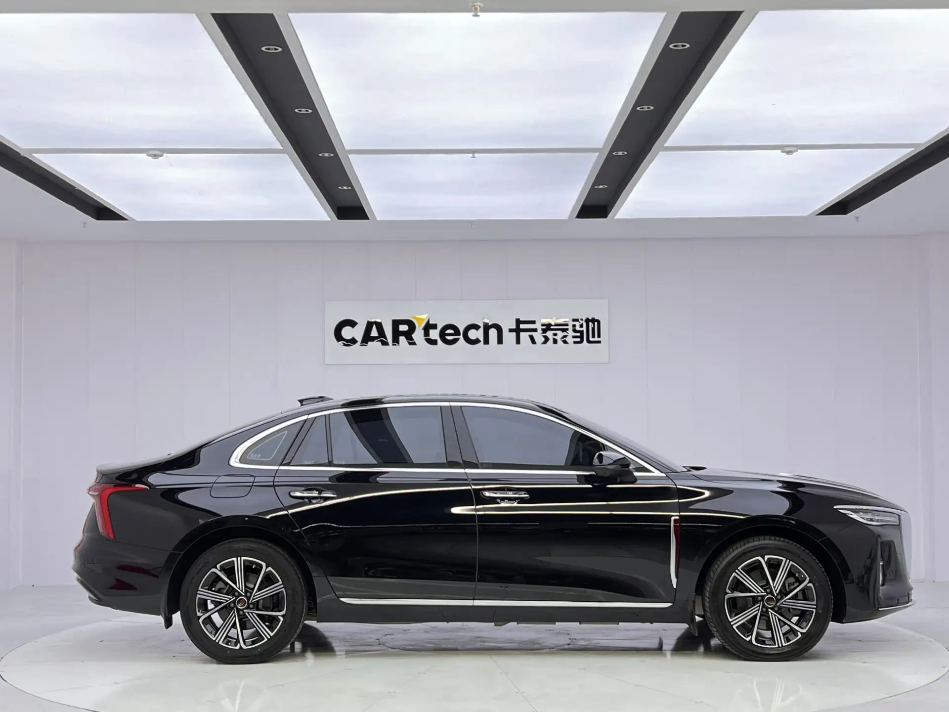Hongqi H5, 2025 4