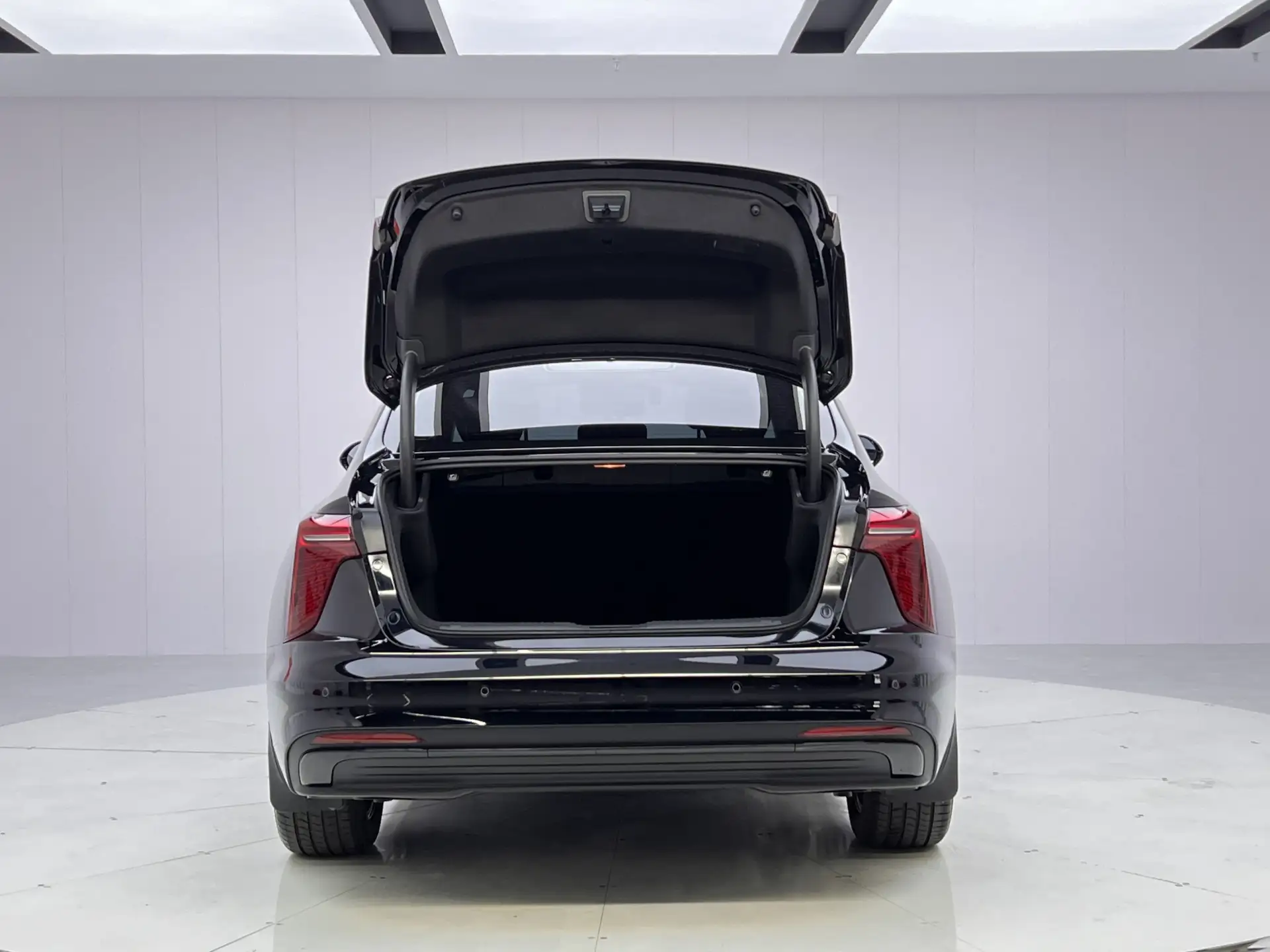 Hongqi H5, 2025 6