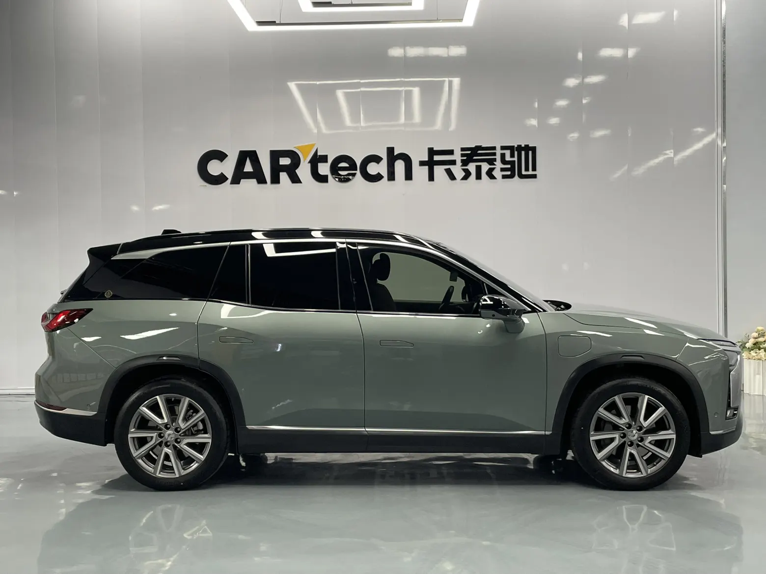 NIO ES8, 2022 4