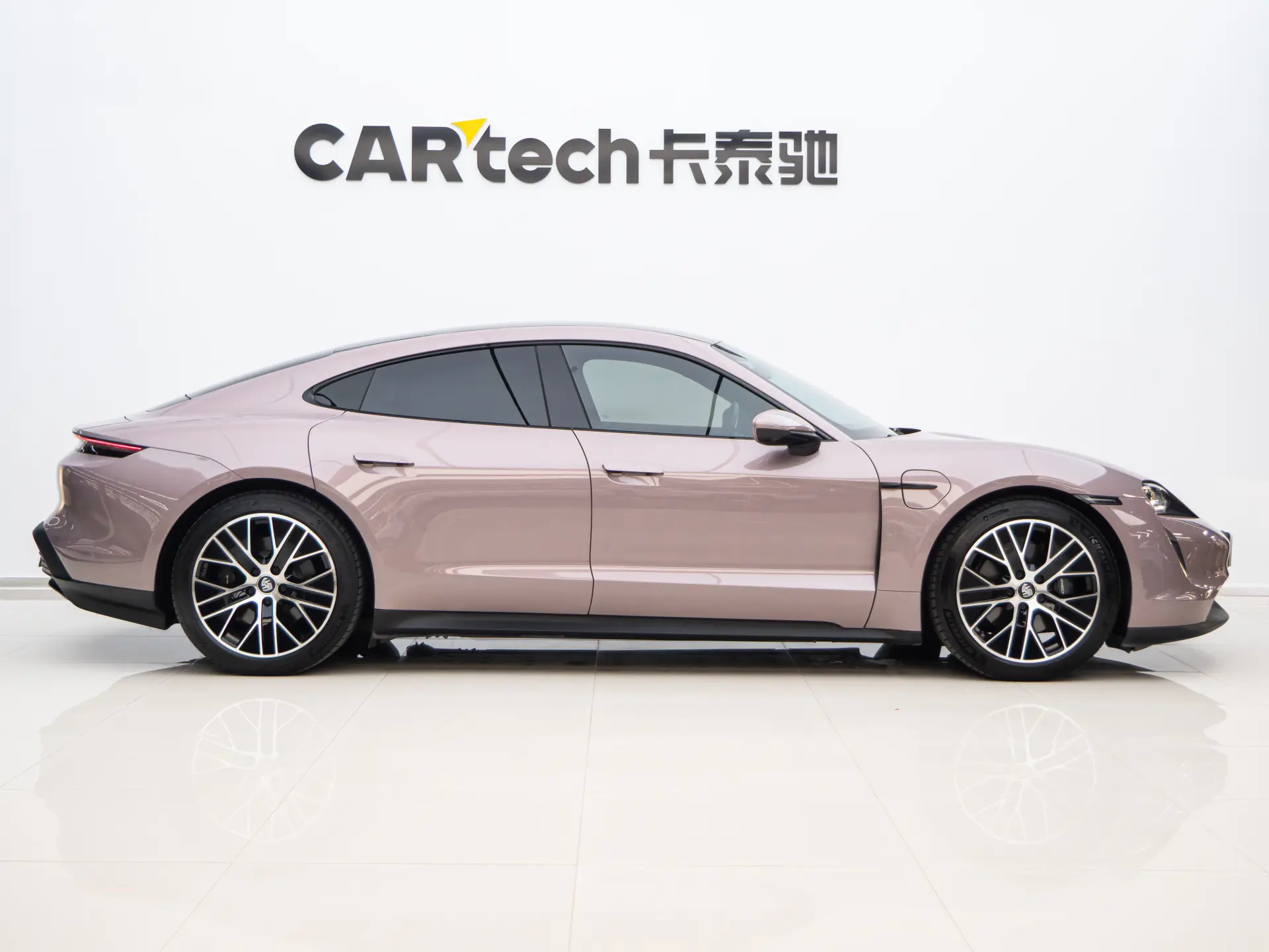 Porsche Taycan, 2021 4
